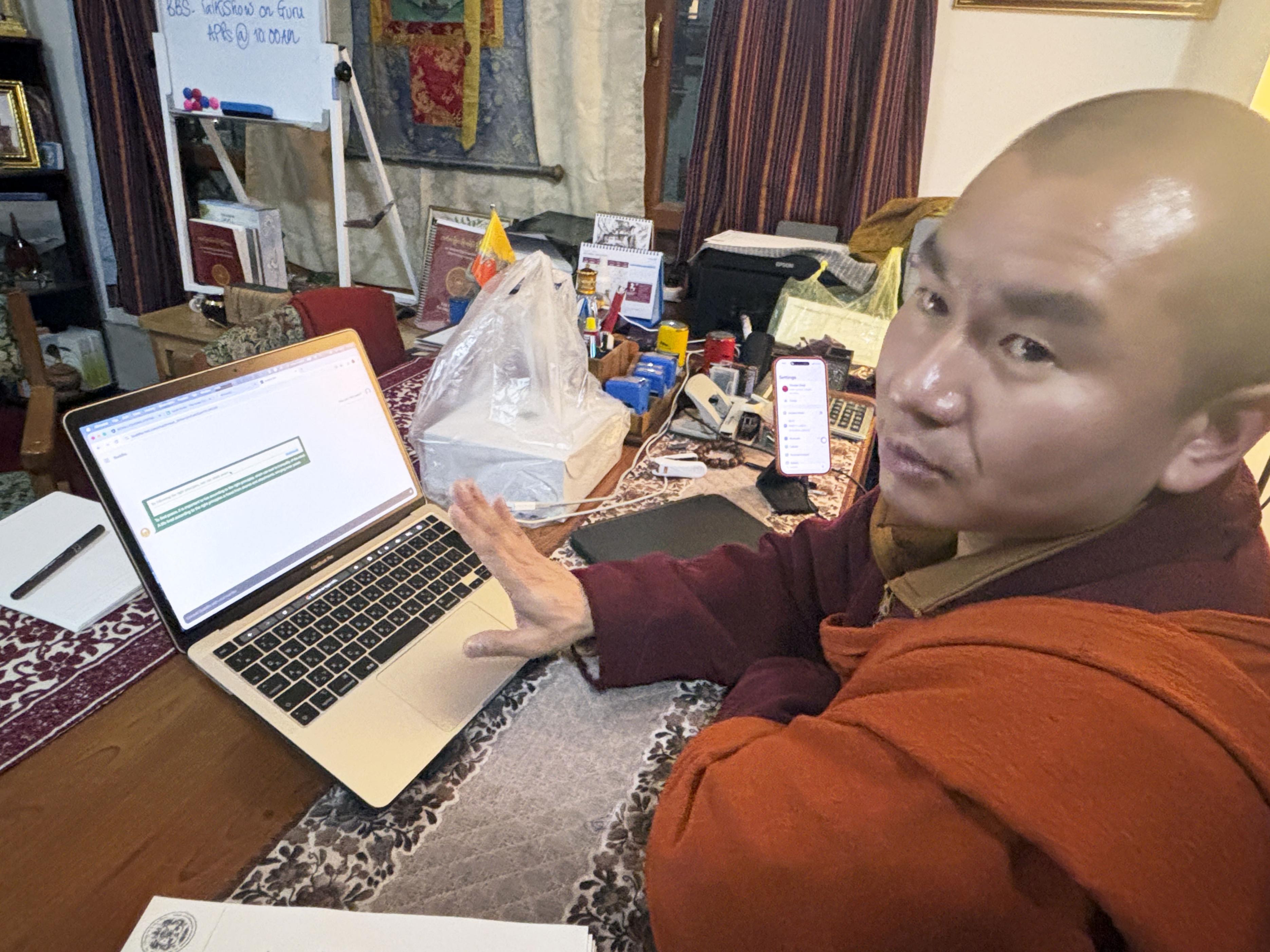 仏教王国ブータンの僧侶が活用 AIがブッダの教え説く「ブッダボット 