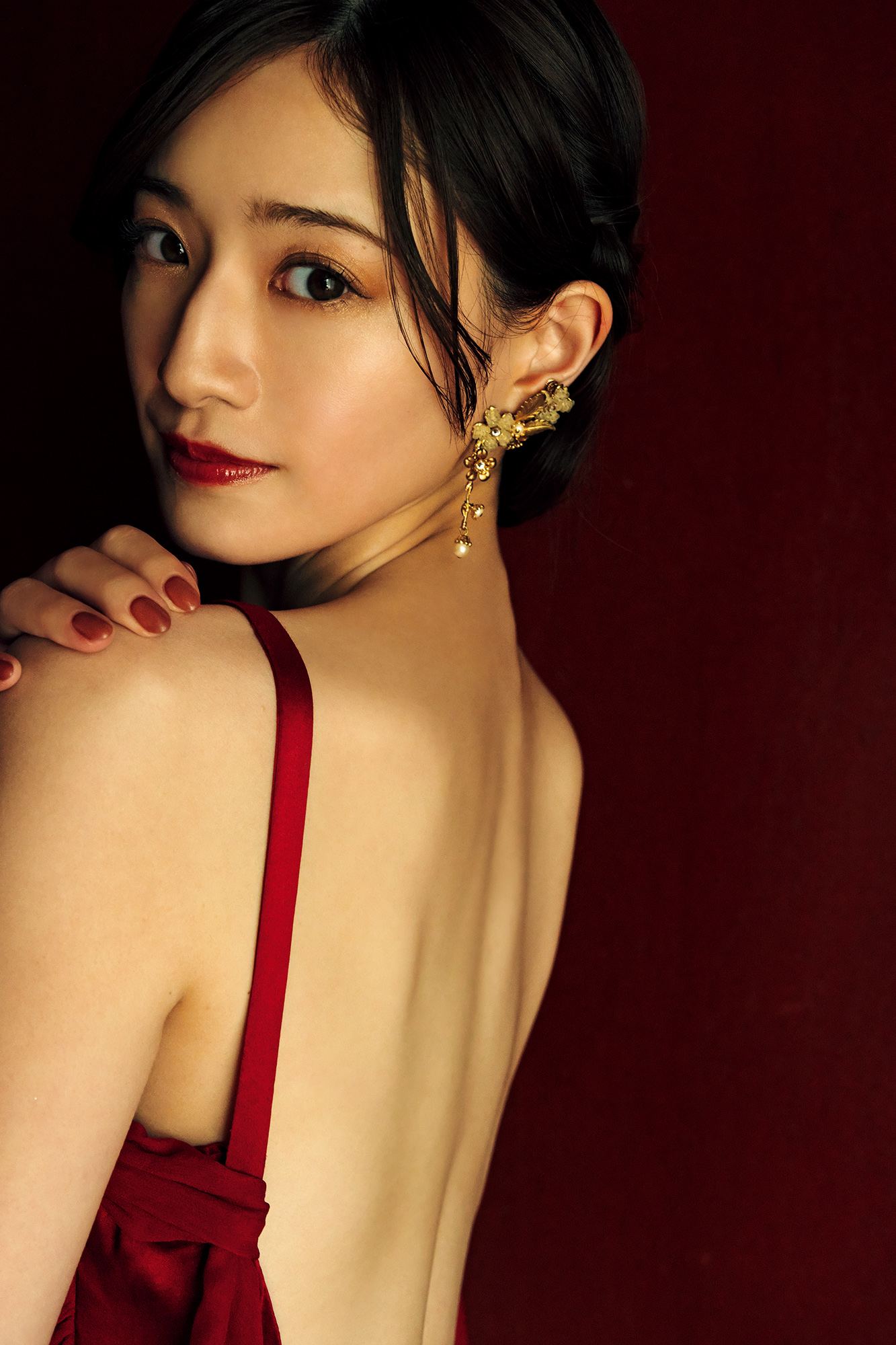 中田花奈、2nd写真集の重版決定 新たな掲載カット公開「皆様のおかげ