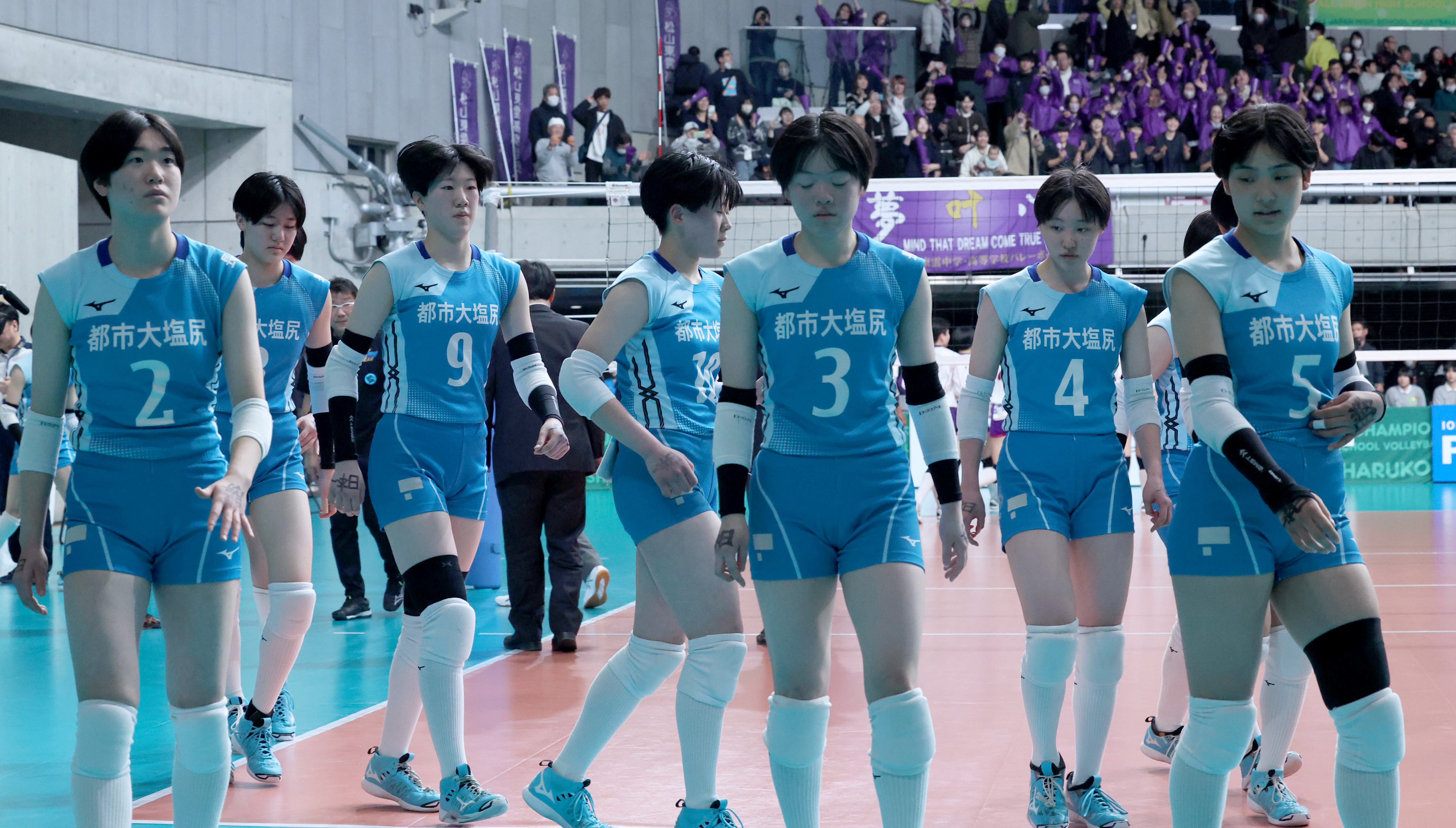 長野・東京都市大塩尻は第2セット粘るも松山東雲に敗れる 春の高校