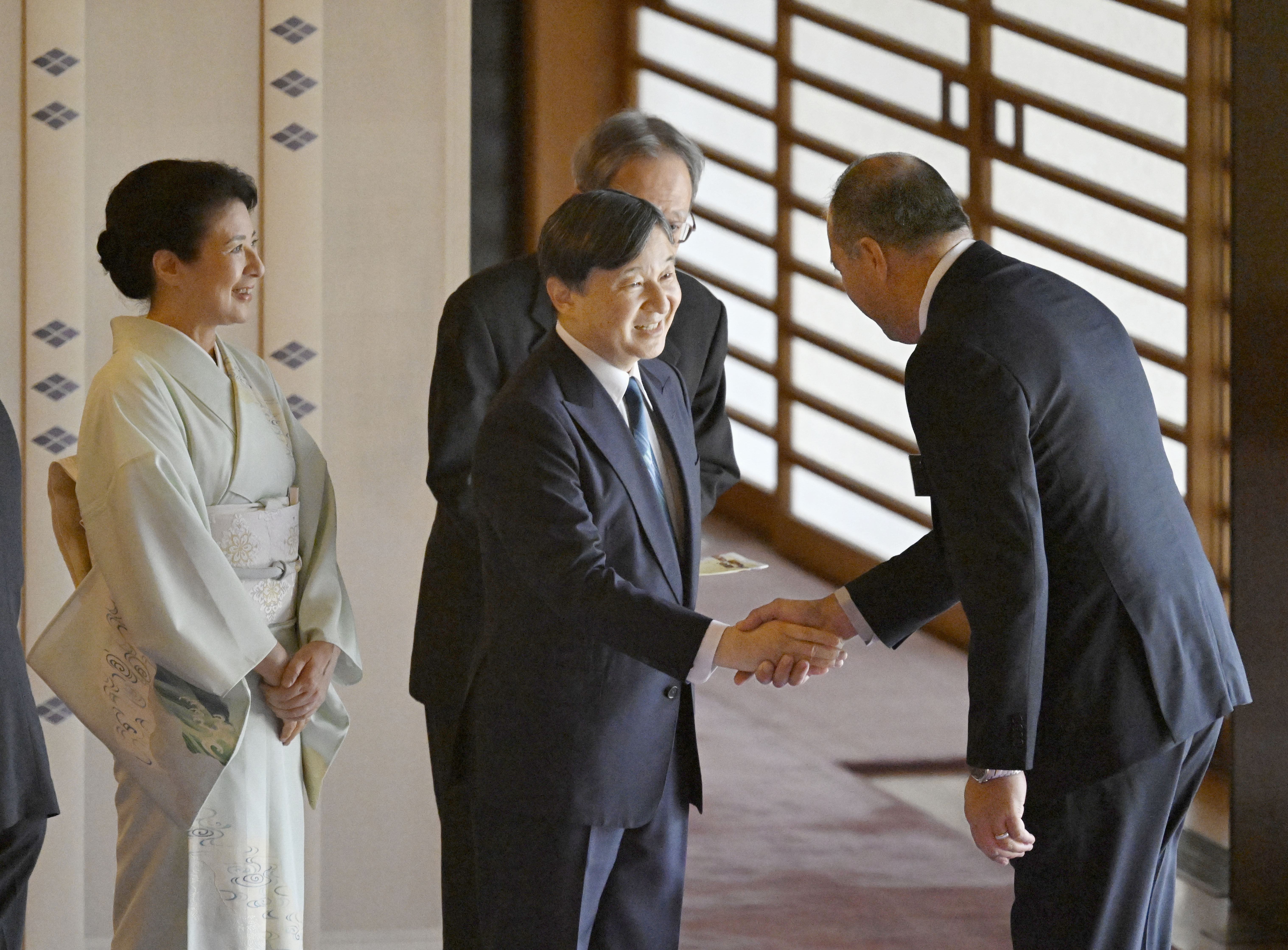 天皇、皇后両陛下、太平洋・島サミット出席の首脳らとご歓談 皇居で