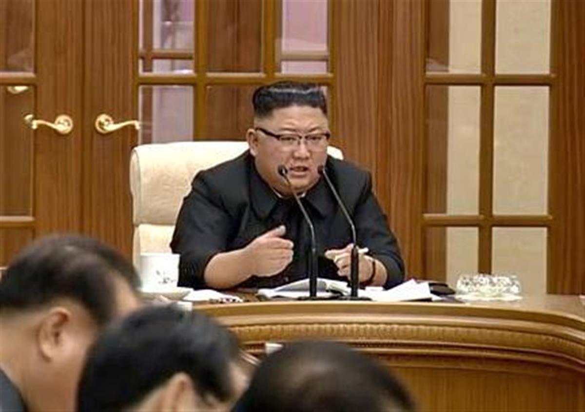 金正恩氏 たばこ手に会議 禁煙法制定も最高指導者の愛煙家ぶり変わらず サンスポ