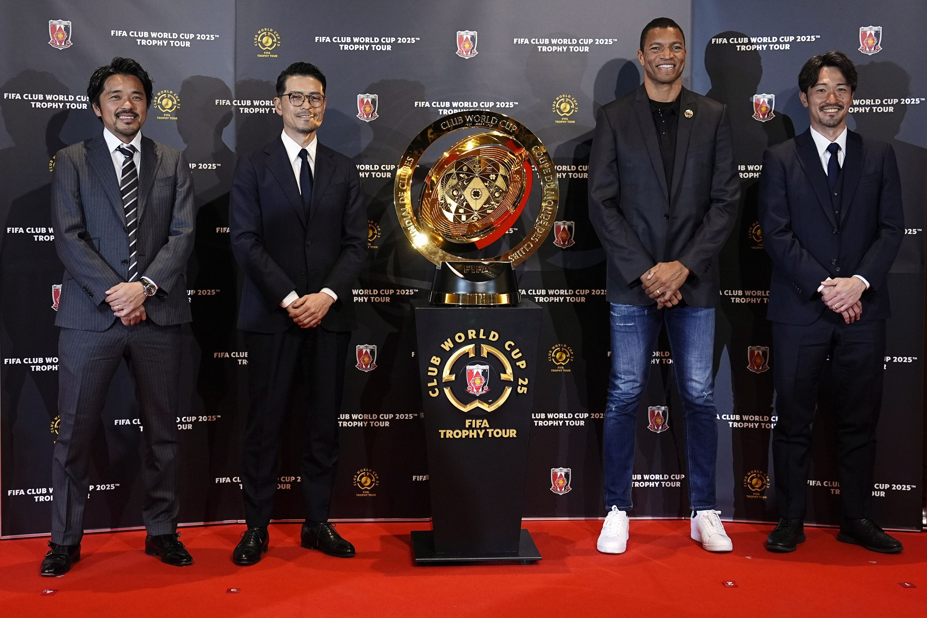 【レア】浦和レッズ　優勝記念トロフィー AFCチャンピオンズリーグ2022優勝トロフィー(レプリカ)一般公開