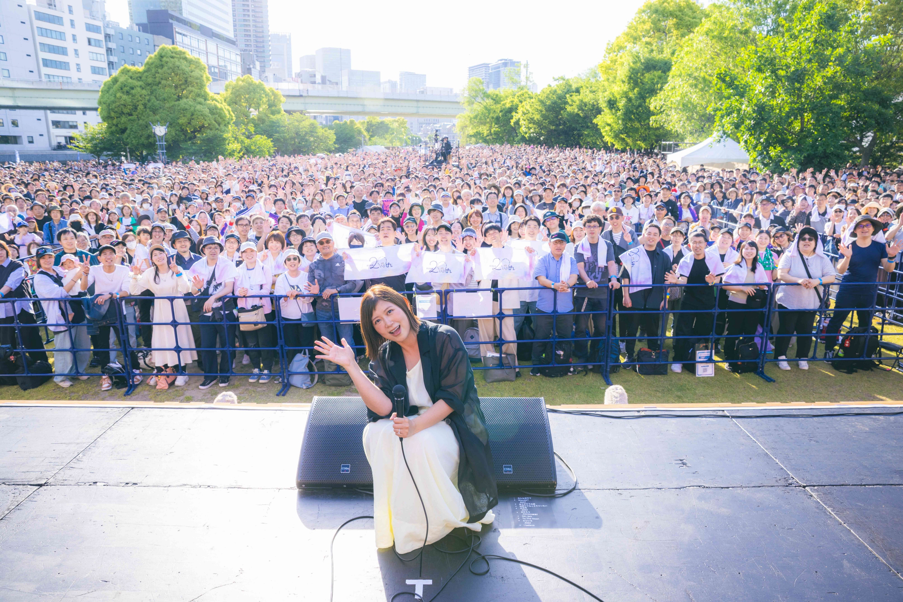 絢香、10年ぶり大阪凱旋フリーライブに7000人集結 デビュー20周年記念