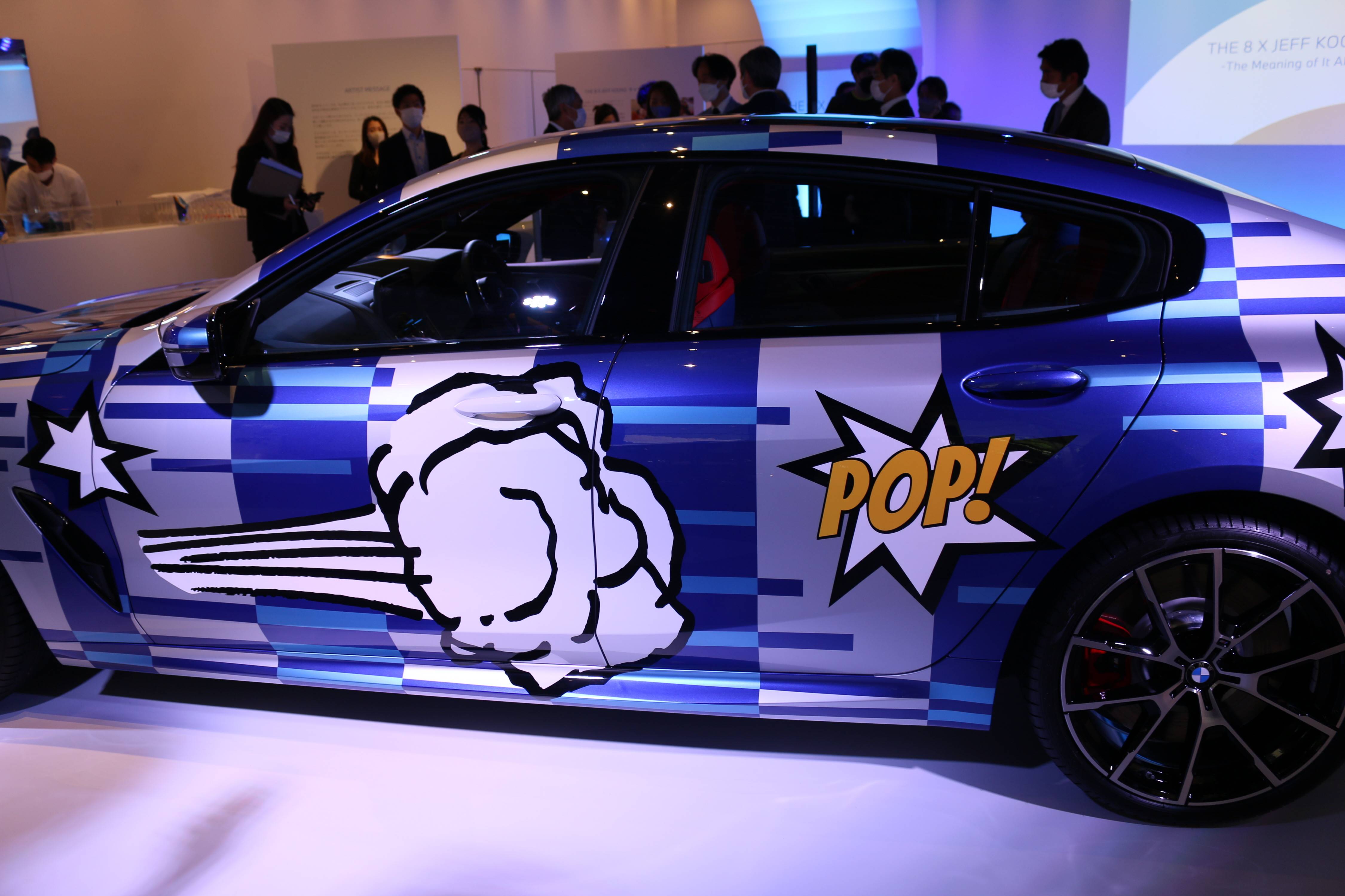 BMWから「走るポップアート」 ジェフ・クーンズ氏デザイン特別限定