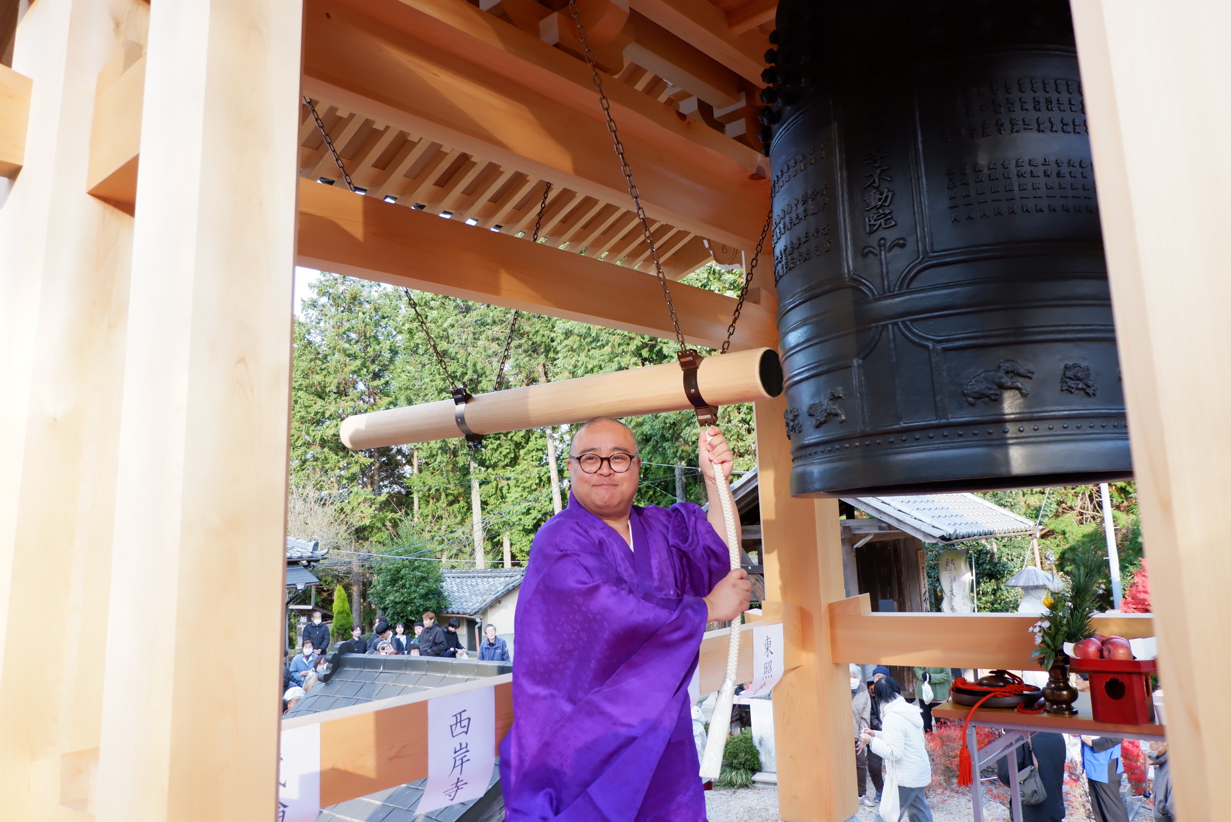 戦時中供出の鐘が80年ぶりに復活、村に響く「平和への祈り」 大みそか
