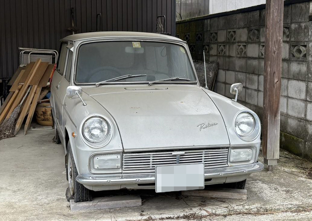 車庫で眠っていた昭和43年式の大衆車「パブリカ・バン」完全復活へ