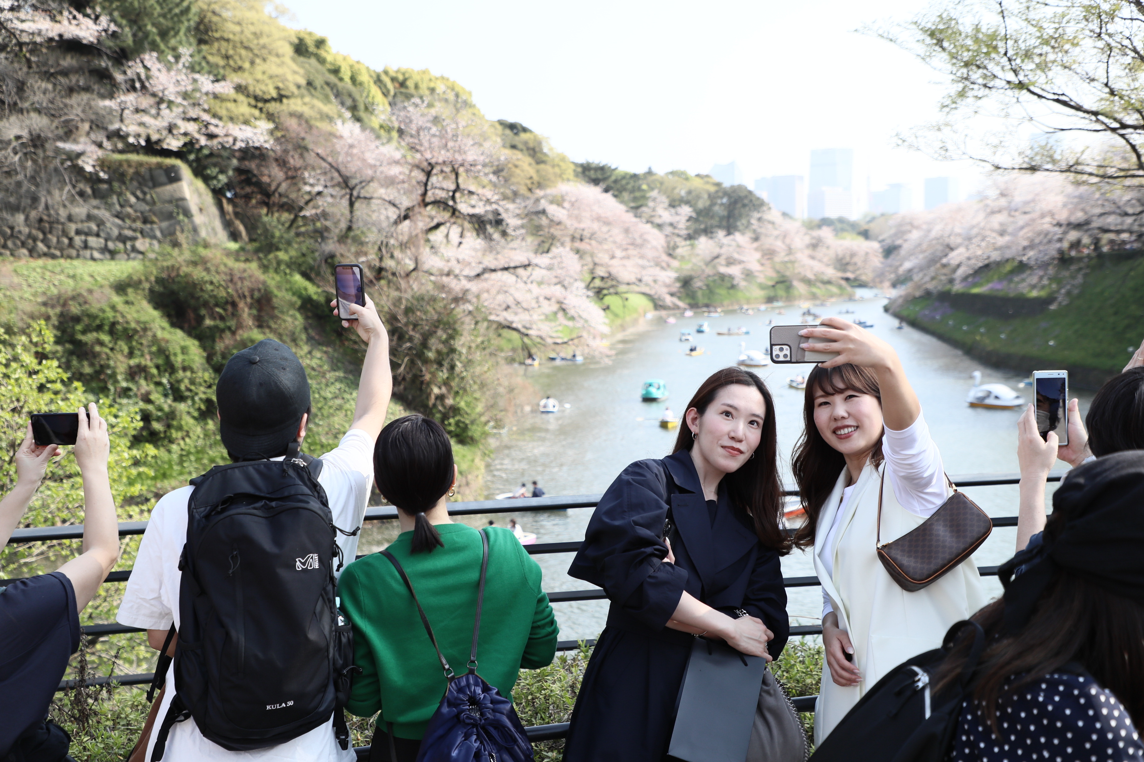 動画】【フォト＆動画】千鳥ヶ淵の「花筏」 水面彩る - 産経ニュース