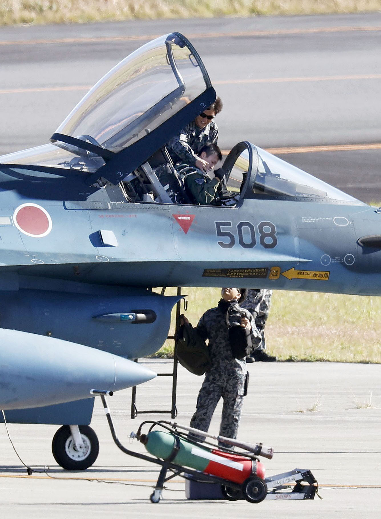 フォト】民間空港で空自戦闘機訓練 基地滑走路使用不能の想定