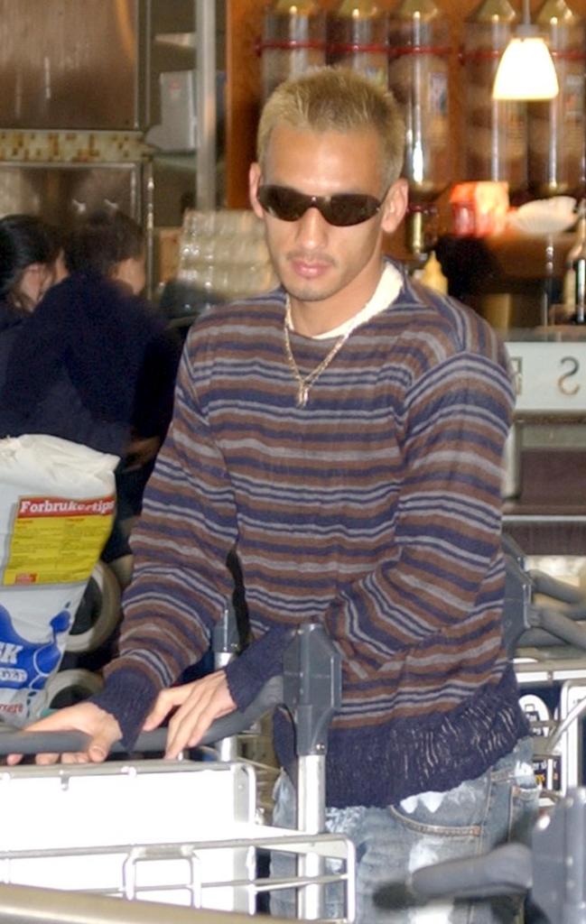 不敗神話 長坂アナのすぽーつ見聞録】ヒデを代表メンバーがお見送り