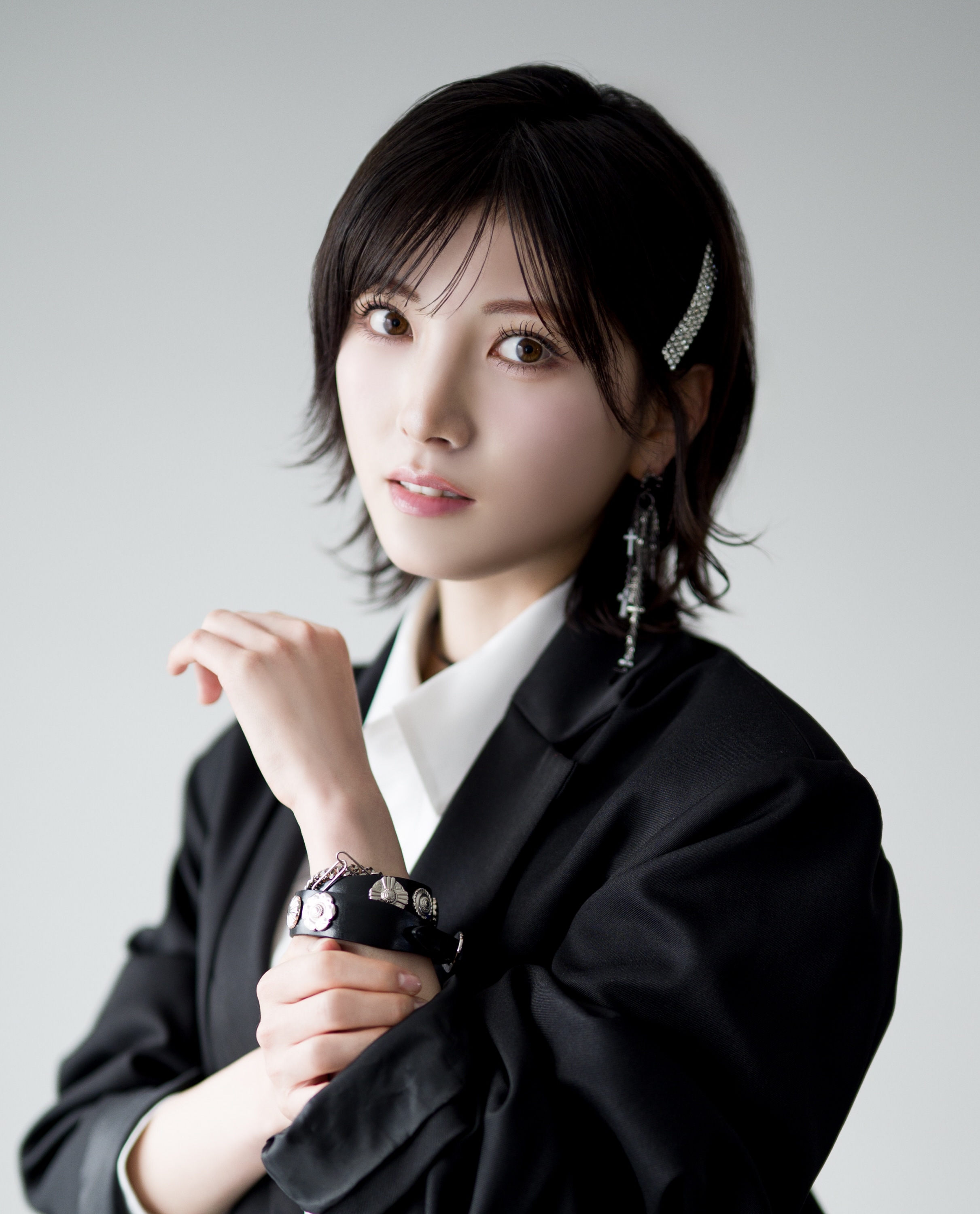 AKB48　岡田奈々 　バラ売り 元AKB48・岡田奈々のマンションから転落告白に「なぜ批判」（1/2ページ