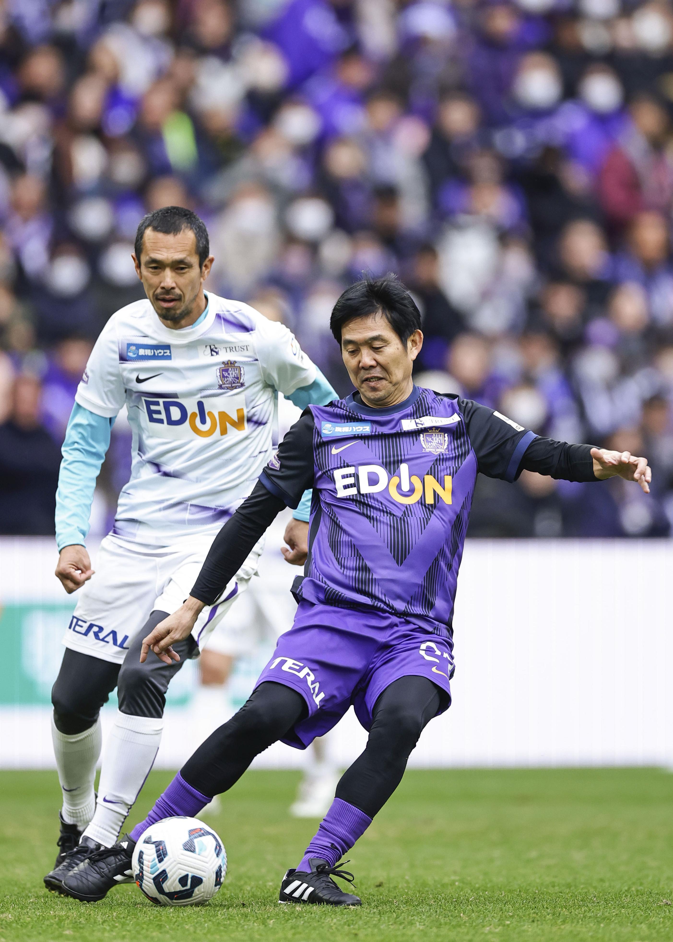 森保一監督が〝現役復帰〟 サッカーJ1・広島OB戦に参戦「クリスマス