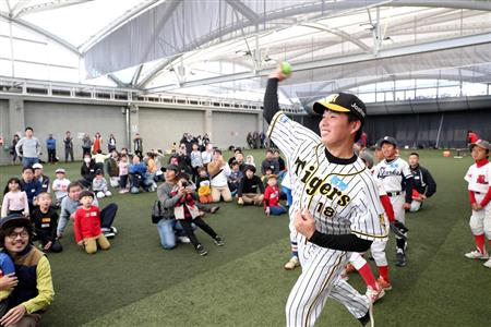 阪神 馬場がキッズ野球教室に参加 すべて含めてがプロ野球選手だと思います イザ