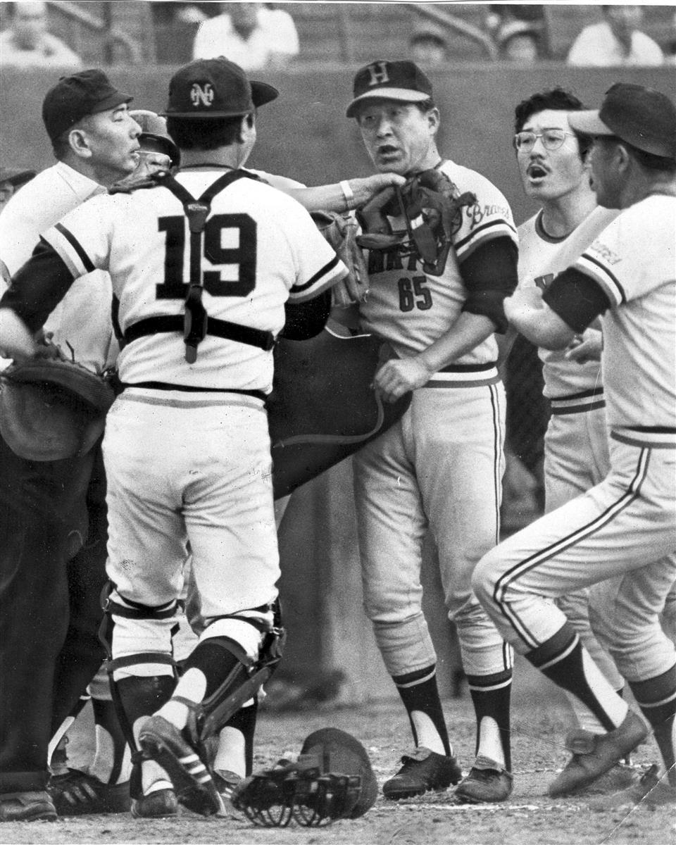 南海ホークス 何回も見たい名場面】阪急・西本監督とニラミ合い（写真