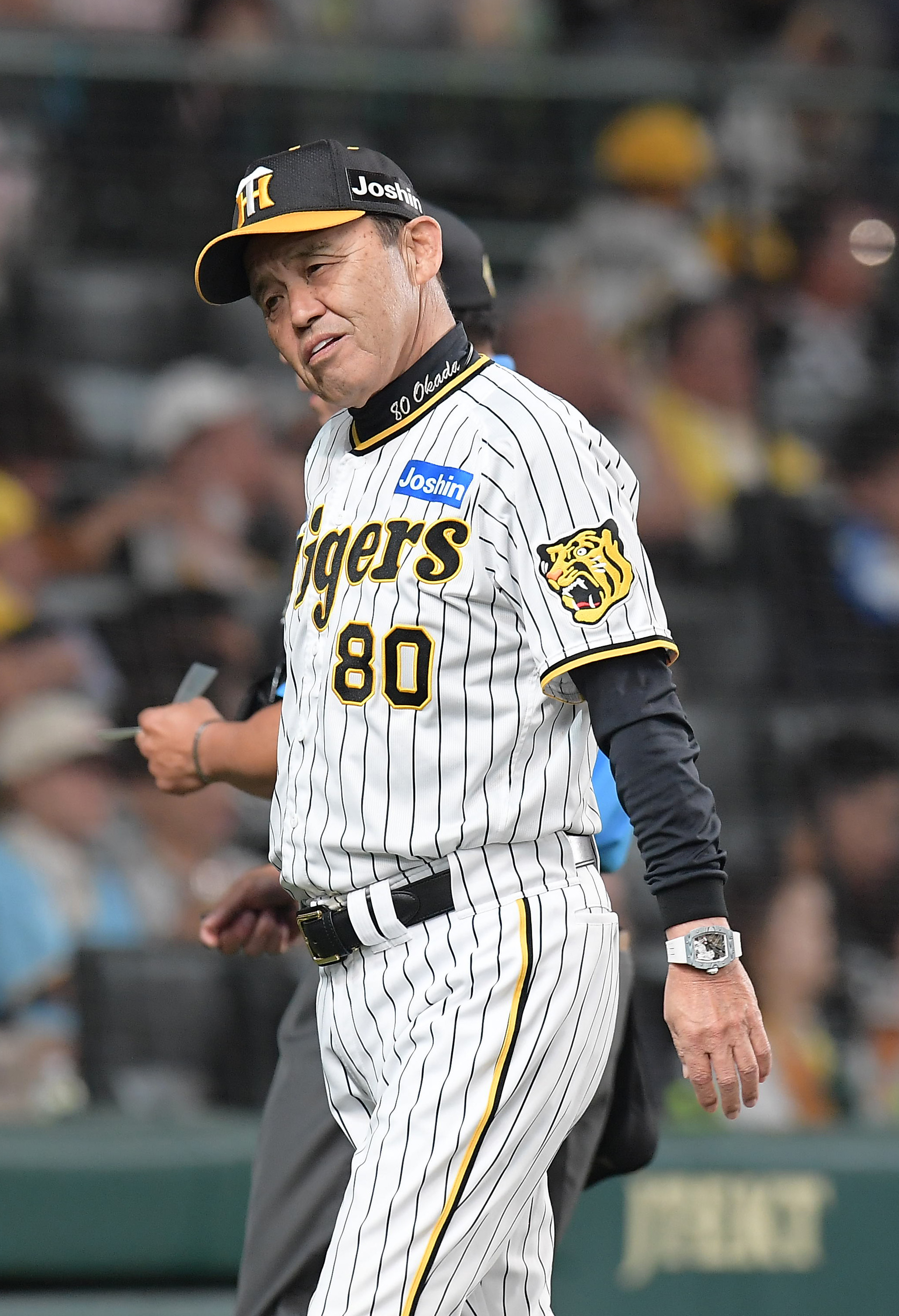 阪神 ／岡田彰布 ボブル   ／甲子園球場100周年 観戦証明書＆キャップの３点 阪神・岡田彰布監督「あしたから開幕するんやから」楽天に3連敗