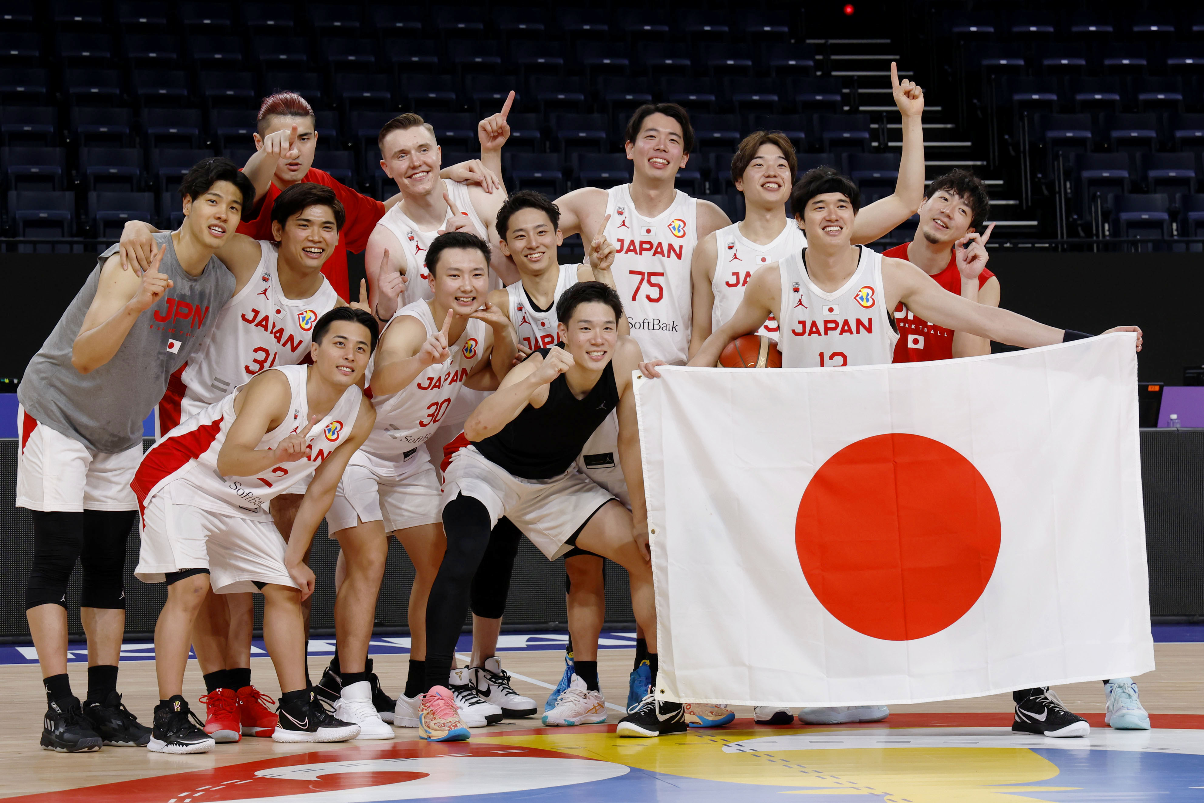 フォト】バスケ日本代表が羽田到着 ファン、大歓声で出迎え - 産経ニュース