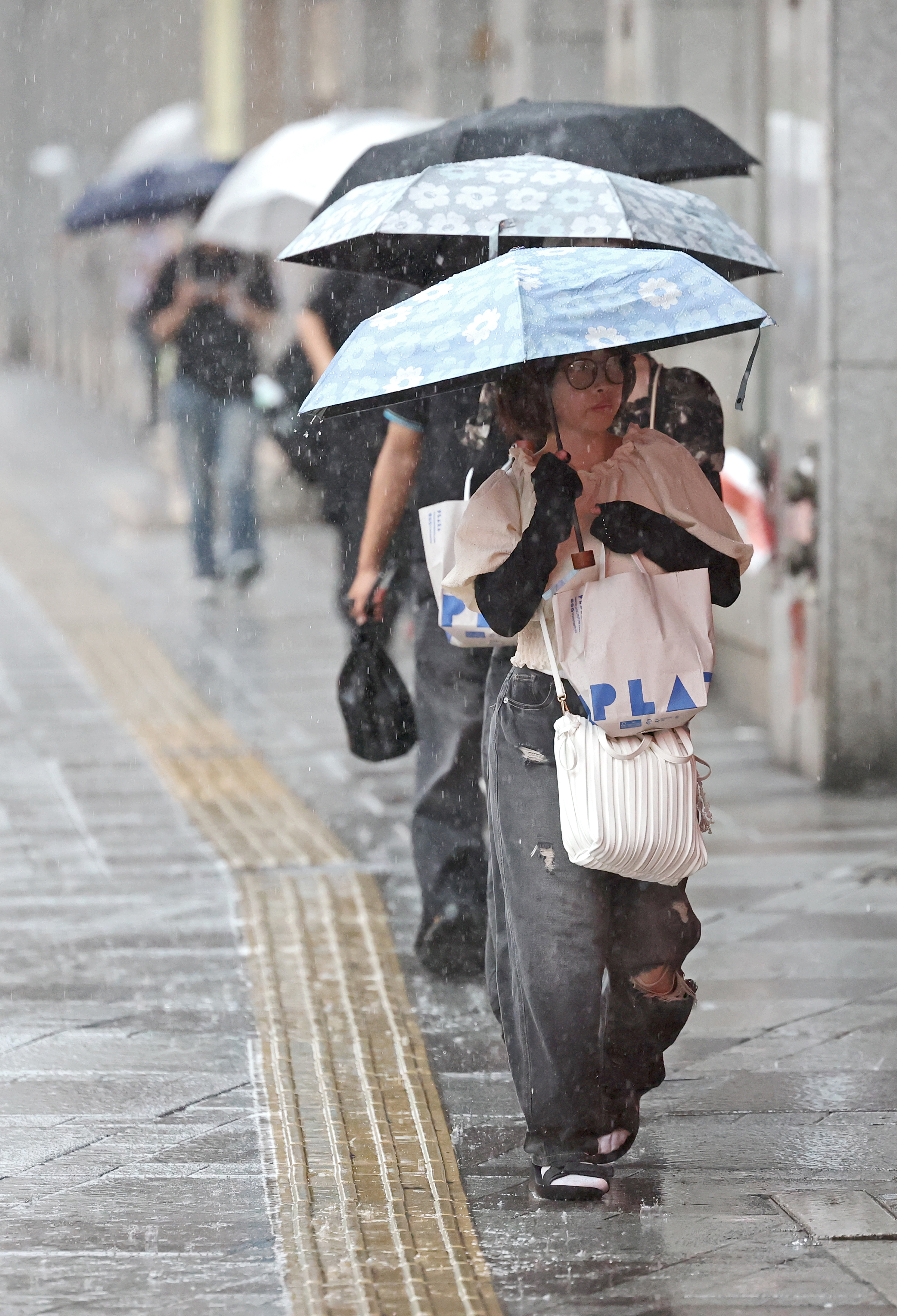 今夏の警報レベルの大雨に「厳重警戒」 全国で昨年477件より増加も