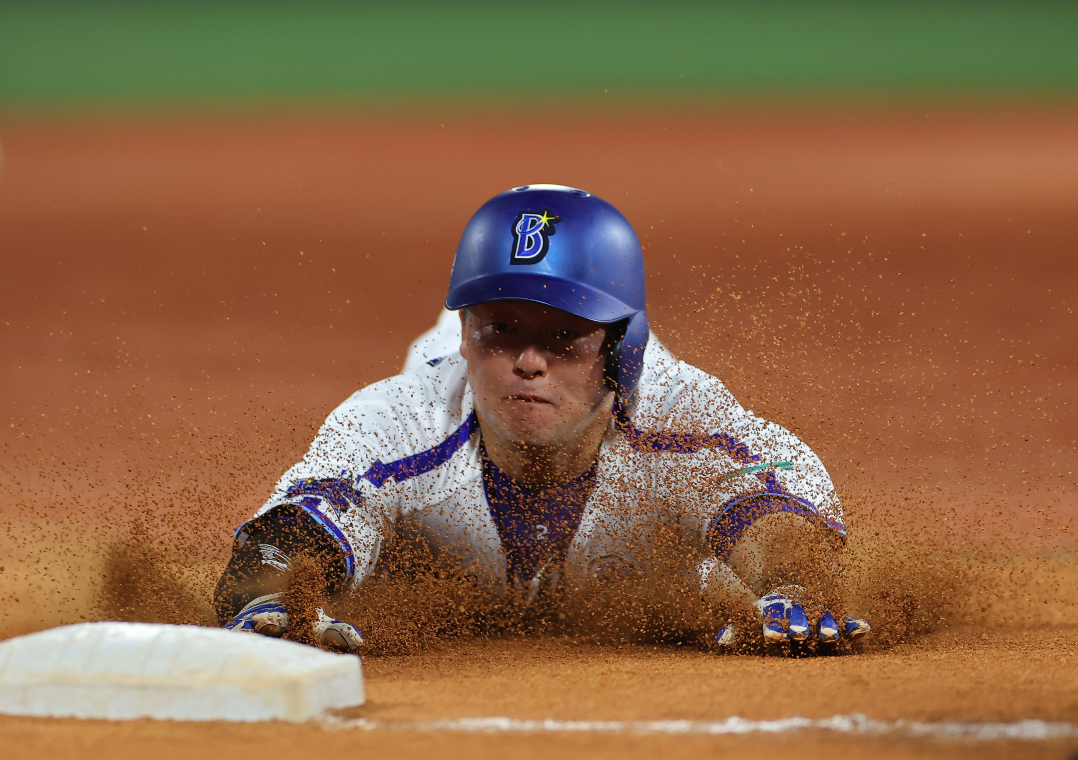 DeNA、CS圏1差！ 牧秀悟が盗塁決めた「20発ｰ10盗塁」 - サンスポ