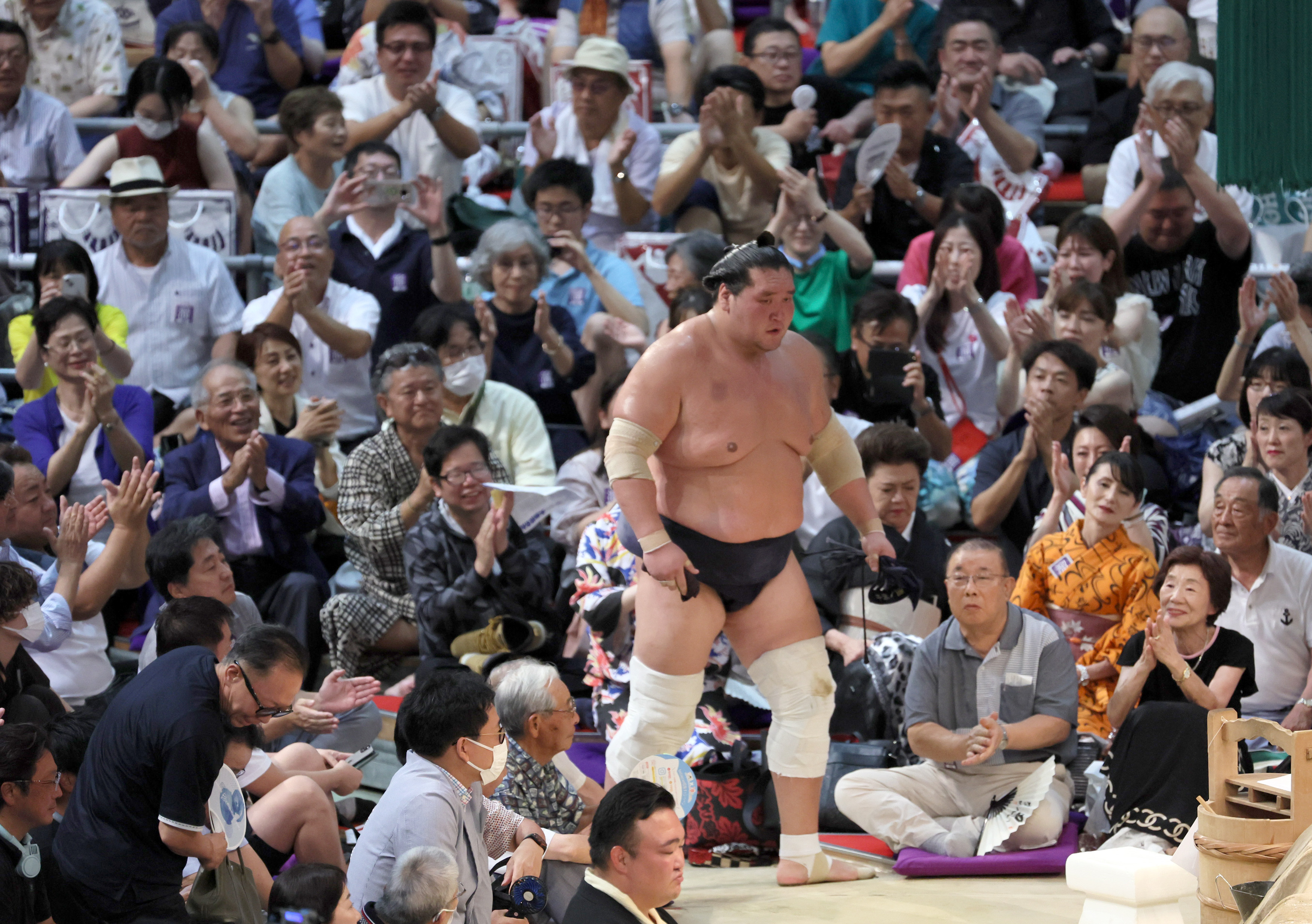 メル55507です。照ノ富士 2点 照ノ富士が史上15人目の2桁優勝、傷だらけの横綱が大台達成