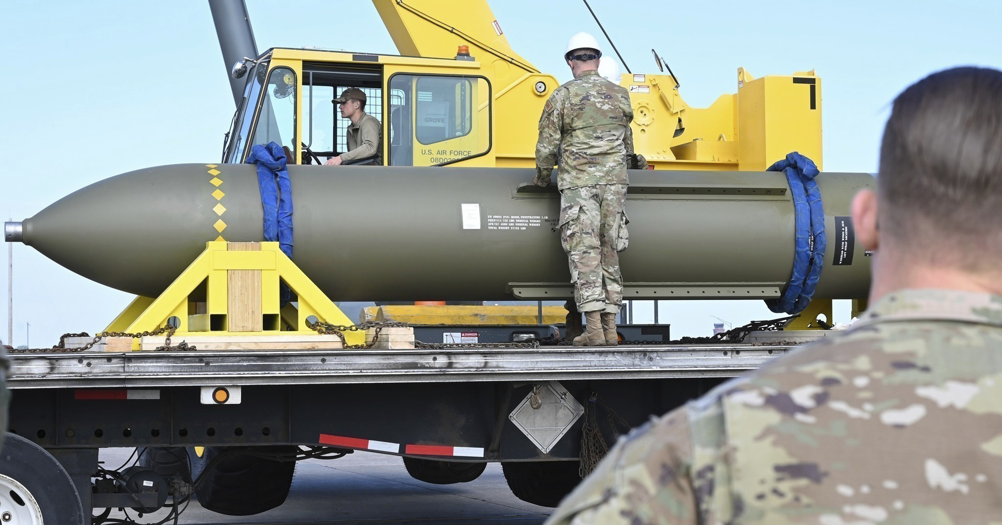 米軍、対イラン攻撃で最大級の特殊貫通弾バンカーバスターを使用か 米 