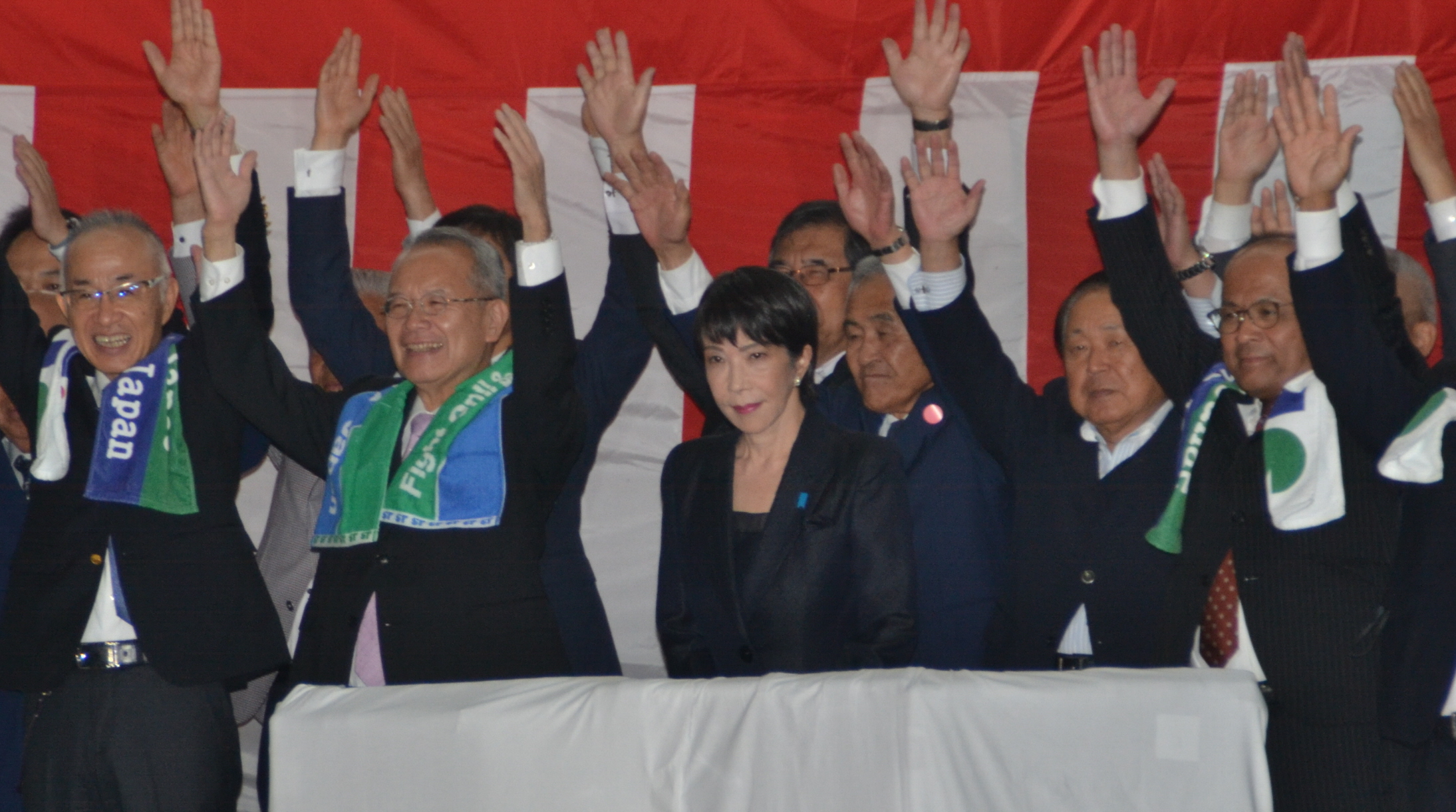 奈良2区・高市早苗氏、10選確実も 万歳せず硬い表情で決意表明 - 産経