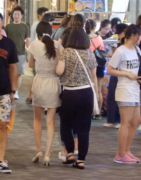 関西の議論 道頓堀で腕組み合う女性たち 韓国人の友情表現 情を分かち合う と識者 1 5ページ 産経ニュース