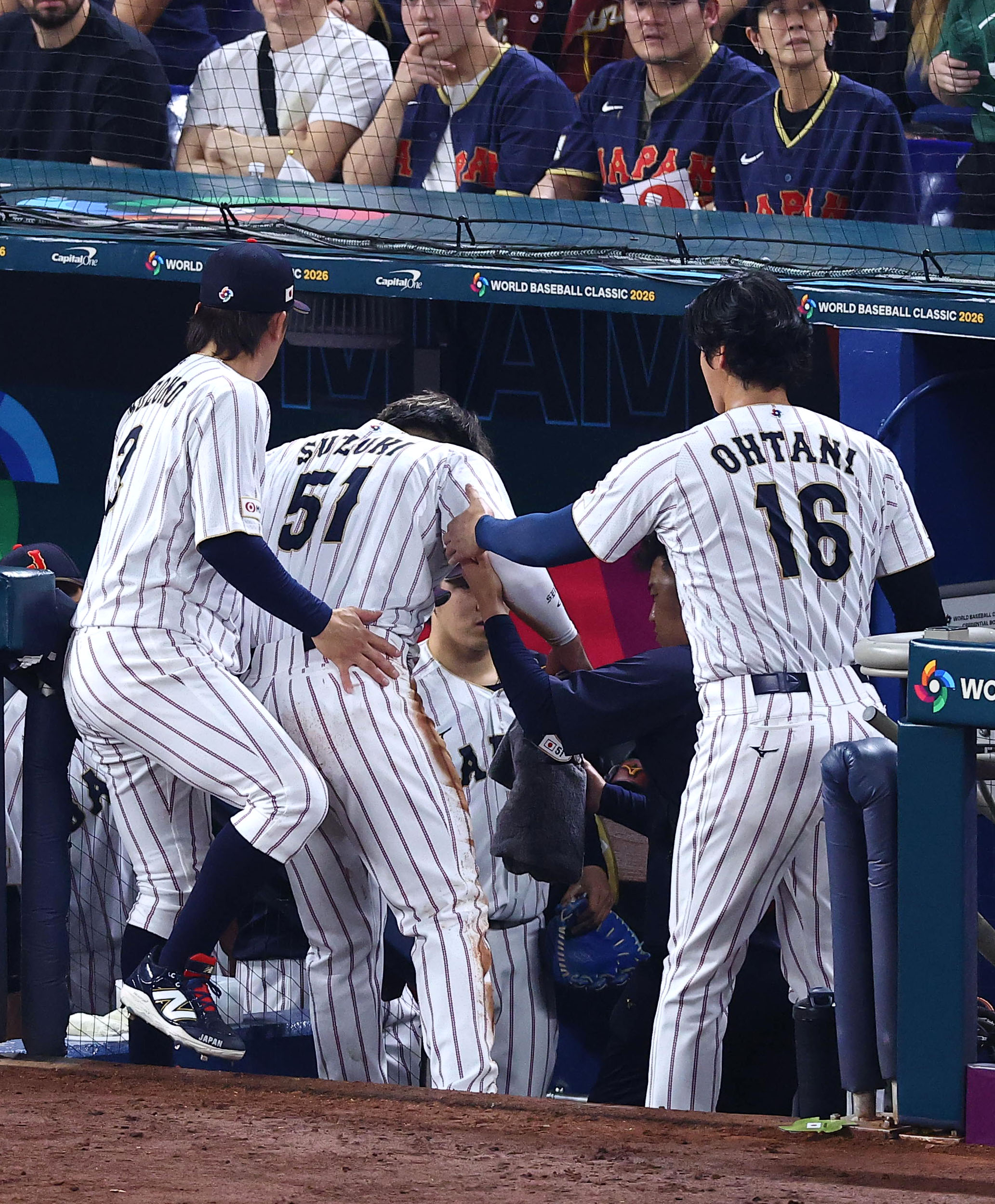 WBC日本代表・鈴木が負傷交代 盗塁の際に膝付近を強打か 準々決勝の