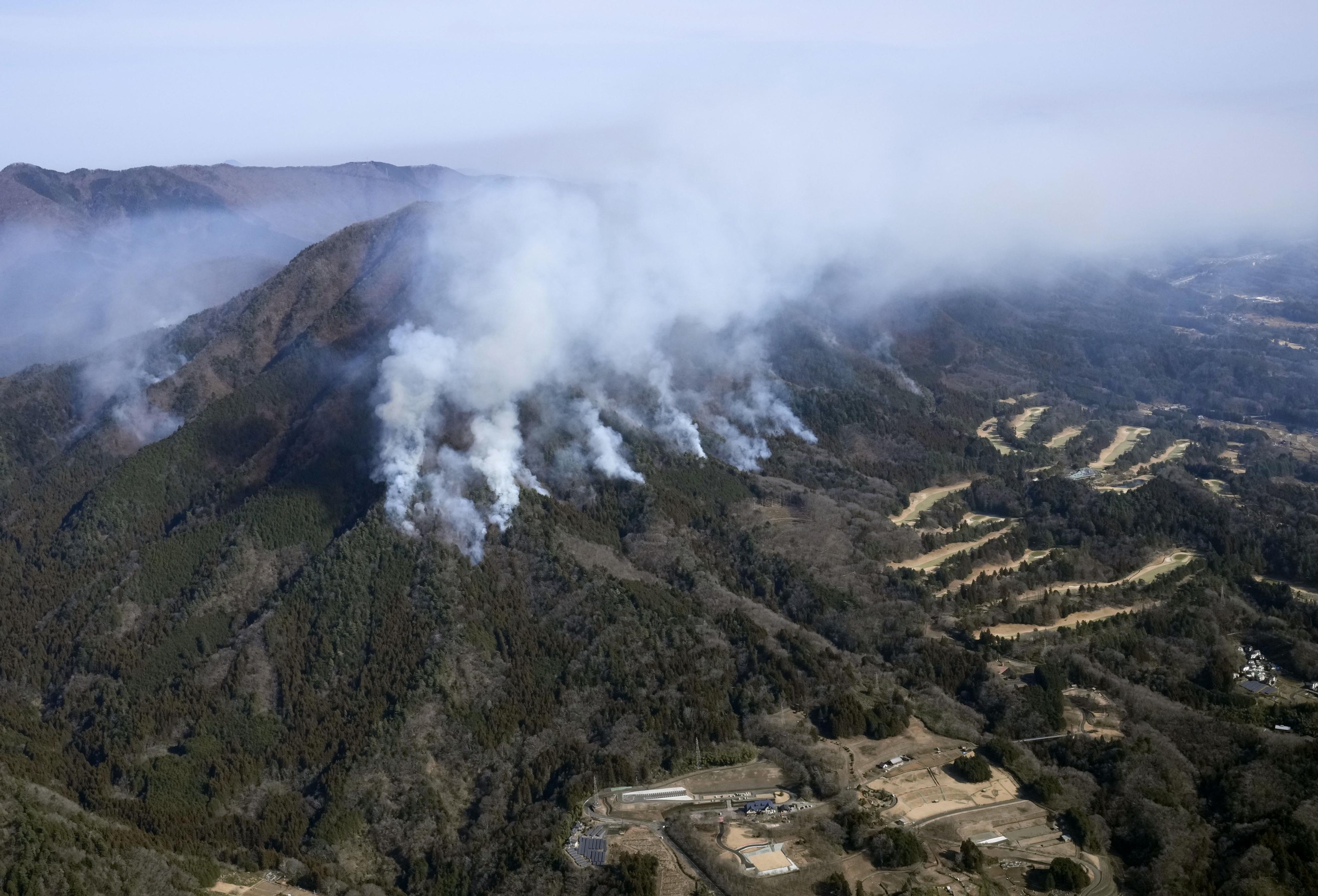 山梨の山林火災、17日目で鎮圧 東京ドーム84個分の面積焼ける けが人や 
