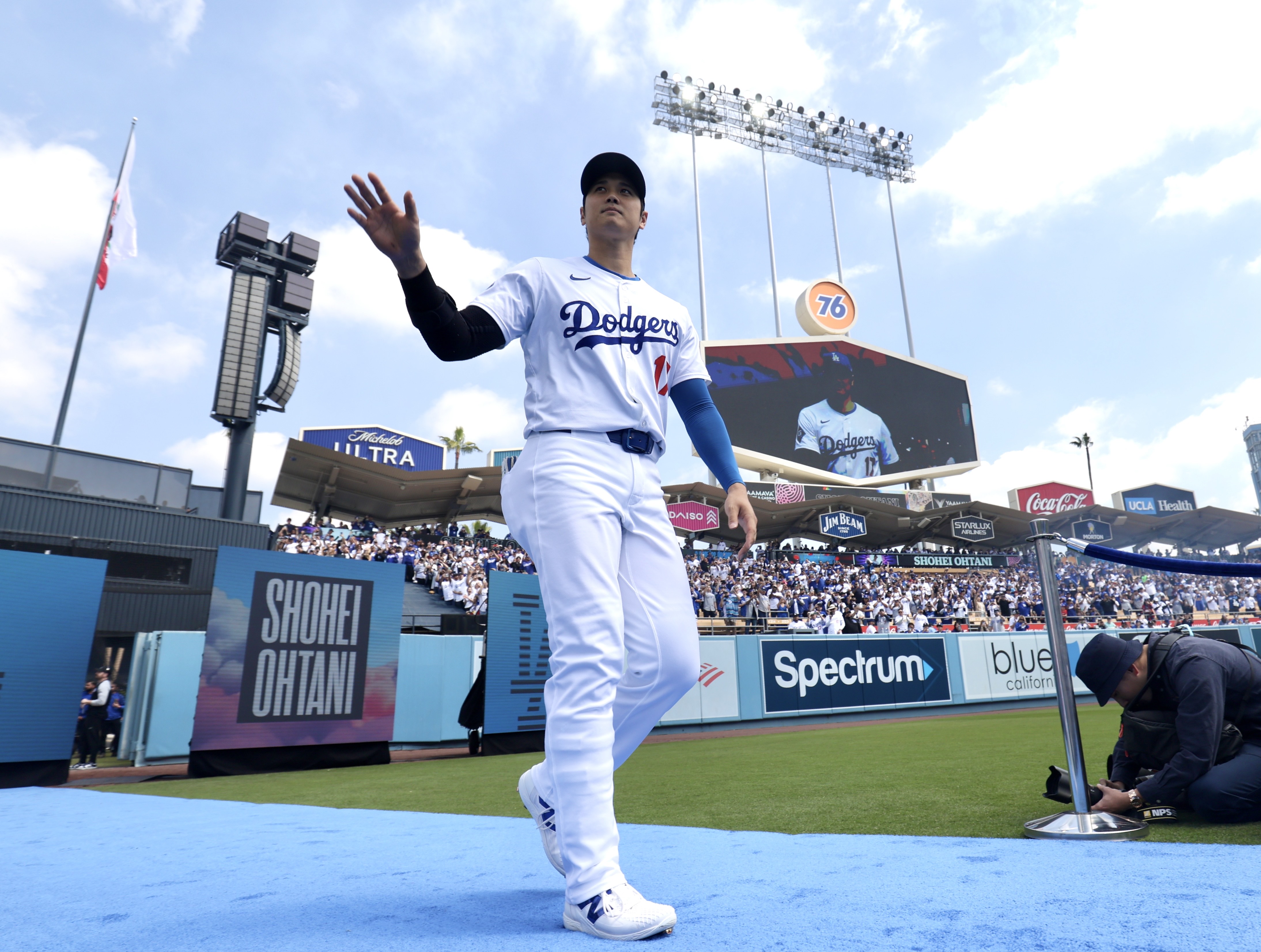 大谷翔平が本拠地初打席で二塁打 ３打数２安打 ドジャース快勝、ＭＶＰトリオ６得点 - 産経ニュース