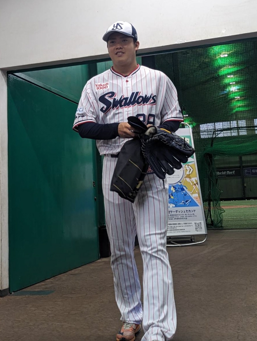 スワローズ　松本健吾投手　プロ初勝利ユニフォーム　Sサイズ スワローズ 松本健吾投手 プロ初勝利ユニフォーム Sサイズ