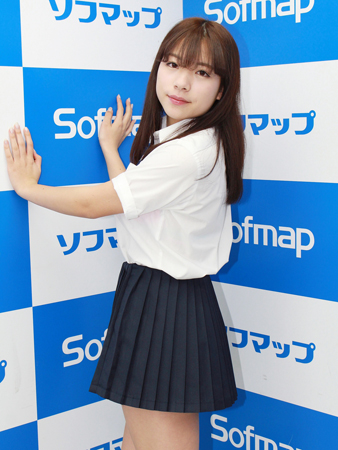 芹沢潤 ｆカップボディーで高校卒業 ４月から制服を着るとコスプレになる サンスポ