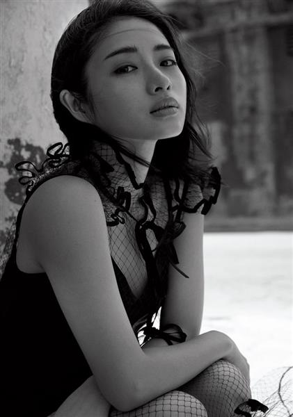 話題の写真集 まさに 石原さとみ大全 女性が支持する最新写真集の気になる中身 1 3ページ 産経ニュース