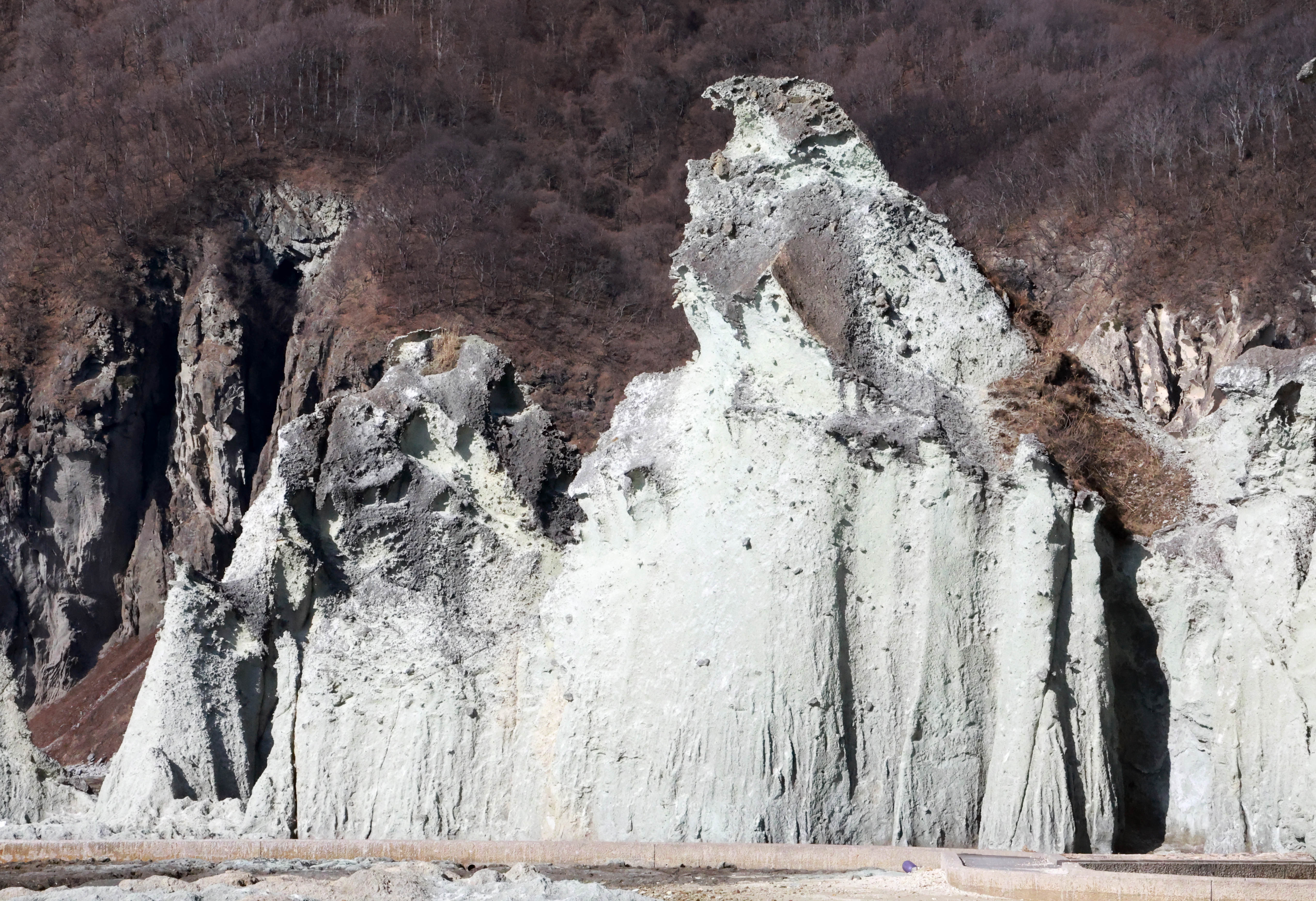 動画】津軽海峡の荒波が生んだ〝極楽浄土〟 奇岩が連なる秘境「仏ケ浦