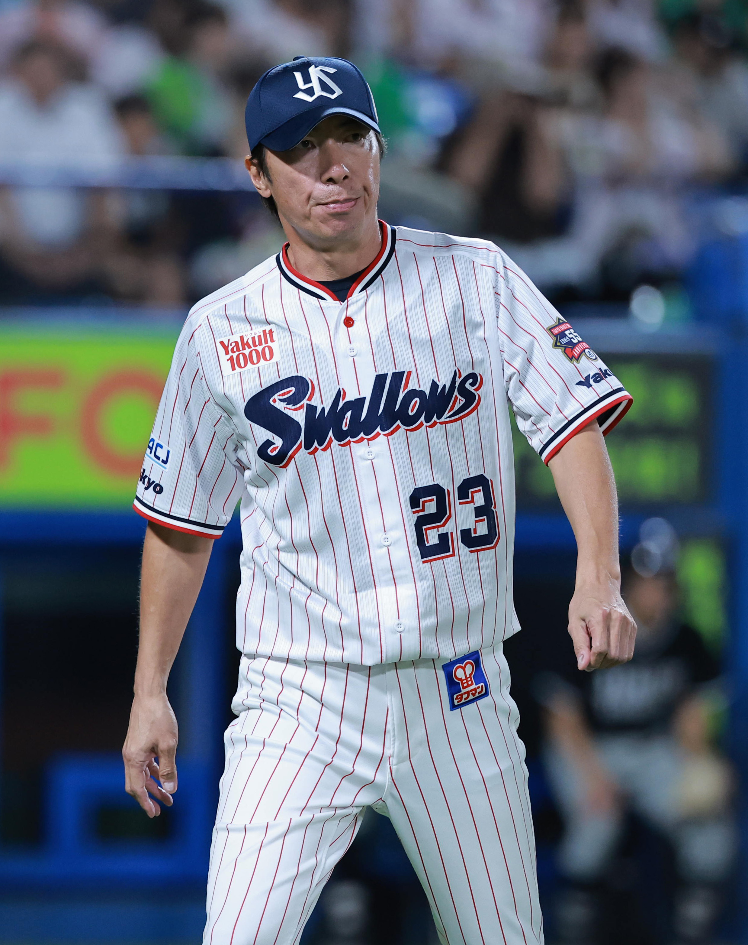 タグ付き 高津臣吾 ヤクルトスワローズ 優勝記念 ジャケット グラウンド タグ付き 高津臣吾 ヤクルトスワローズ 優勝記念 ジャケット