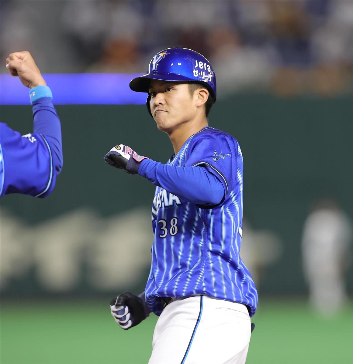 DeNA・田中俊、開幕戦セ新記録6打点！古巣G相手に大暴れ（1/2