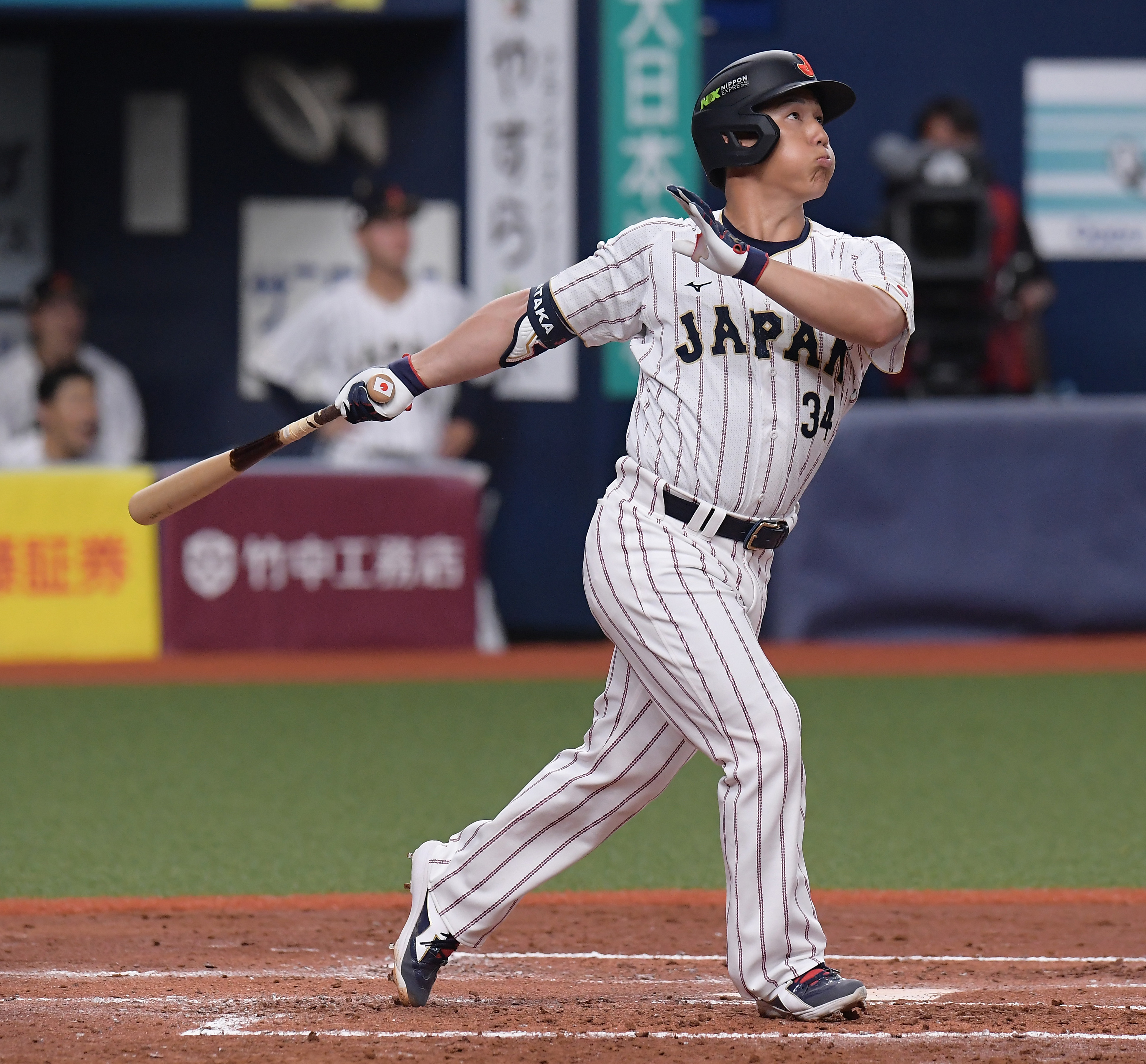 侍ジャパン・吉田正尚、豪快5階席弾 かつての本拠地で凱旋アーチ