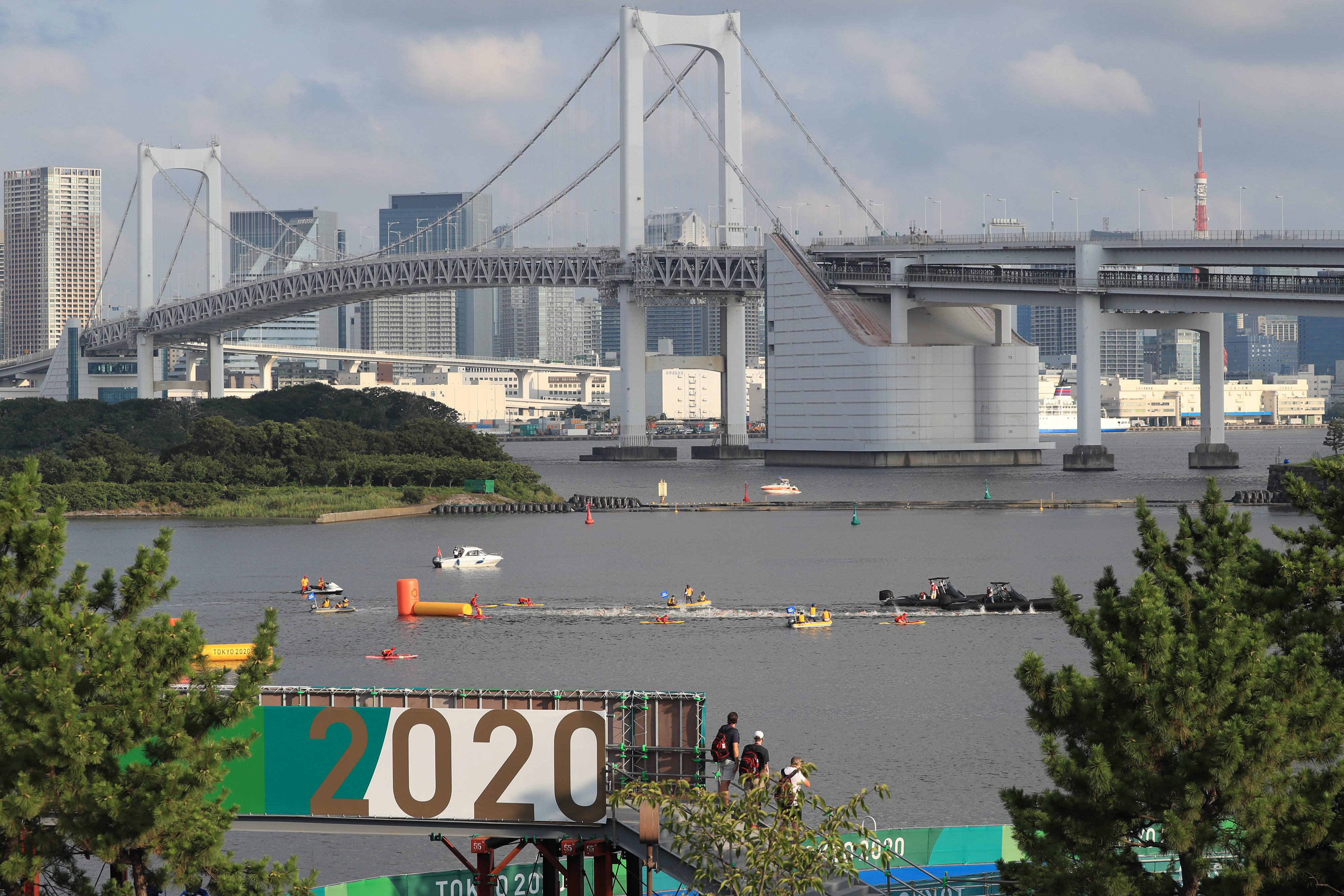 東京五輪 トライアスロンがトレンド入り ユニコーンガンダム越しの中継面白がる 海水の様子には グロ めちゃ汚い とドン引き イザ