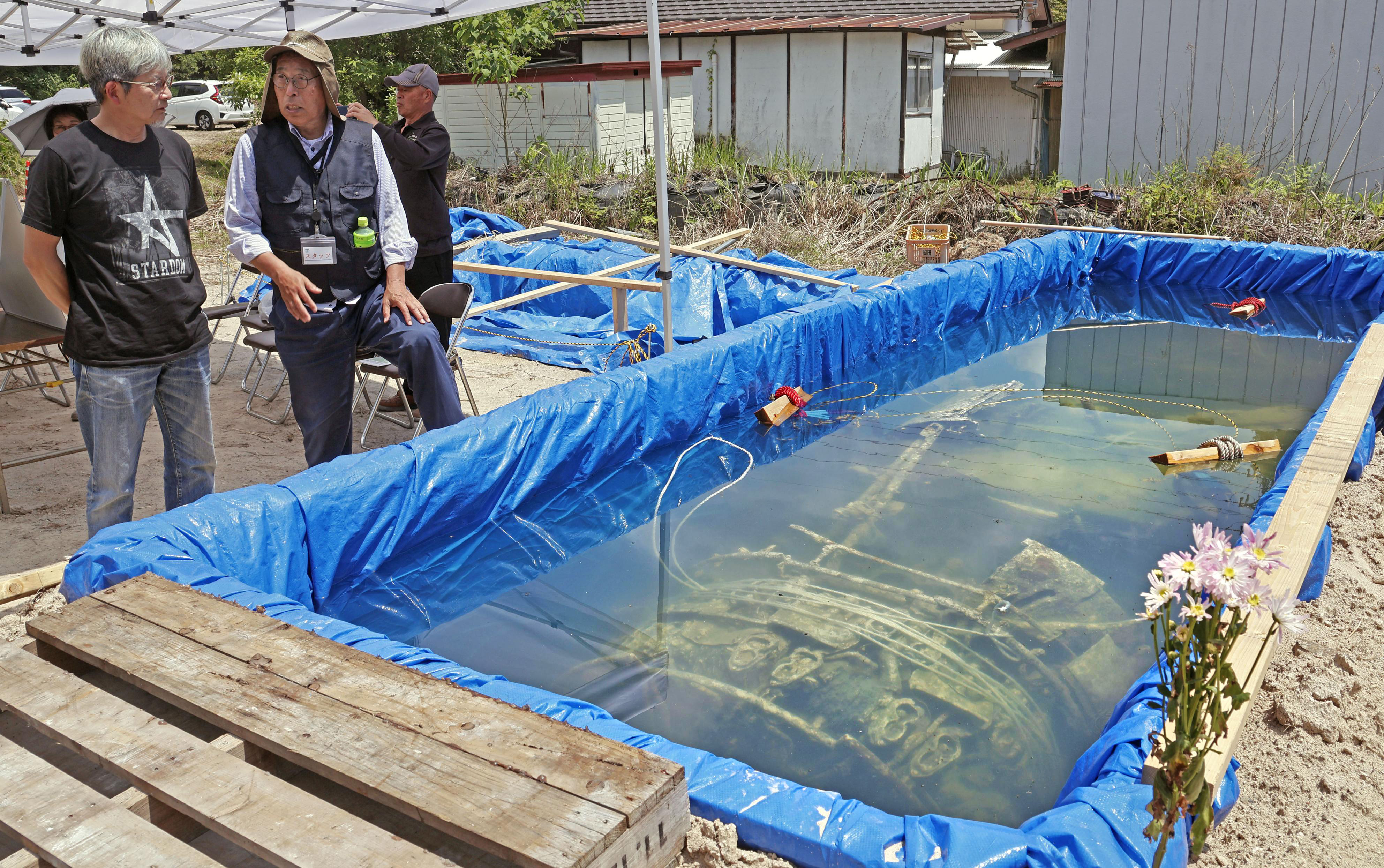 海水蛍光画が6割引き！ 動画】海底から引き揚げられた戦闘機「紫電改」を一般公開、プロペラに