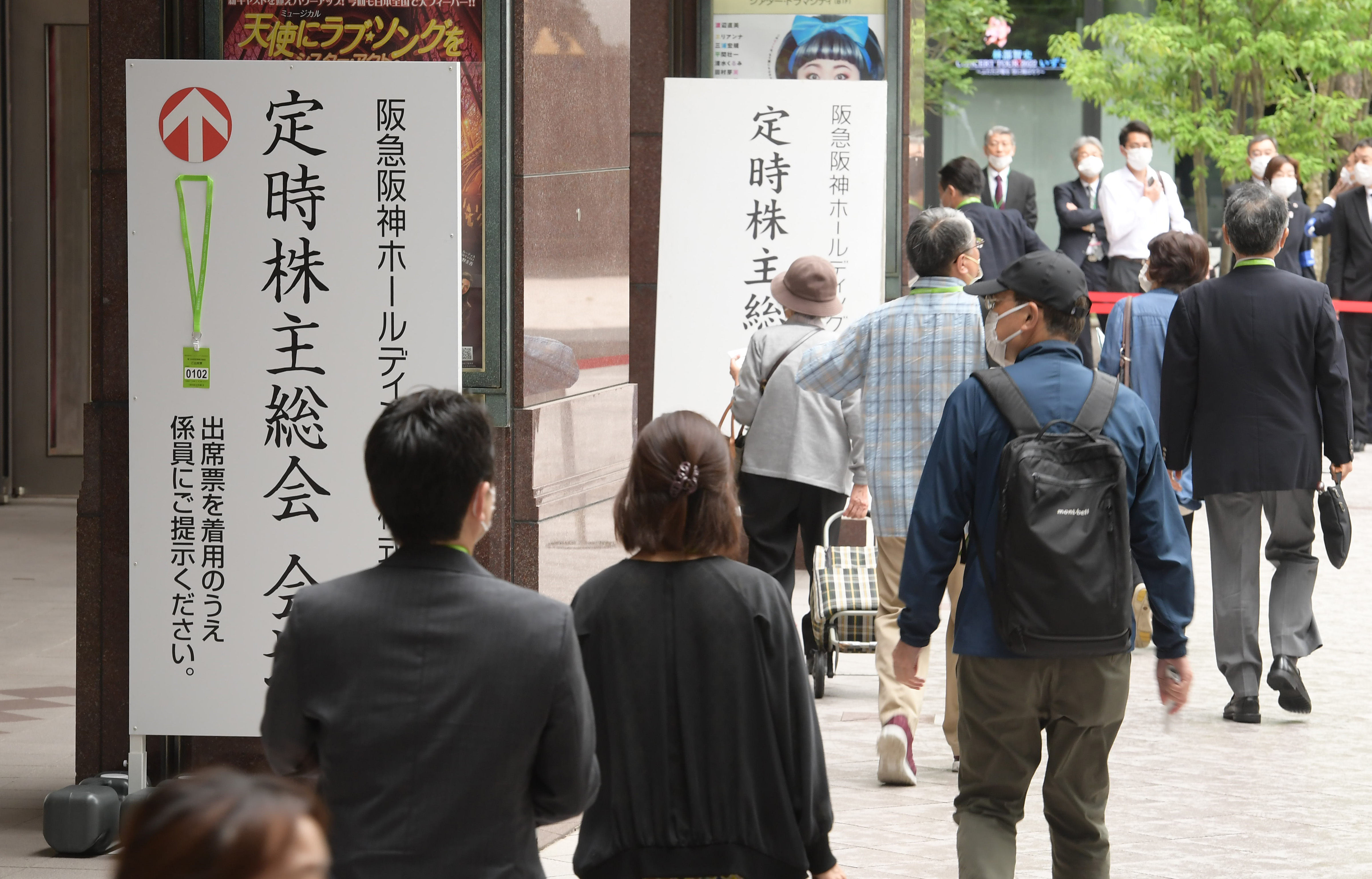 阪急阪神ｈｄ株主総会が終了 なぜイカ焼きが販売されていないのか あんな自分勝手な人はおらへんでしょう 社会的な常識ない監督 1 3ページ サンスポ