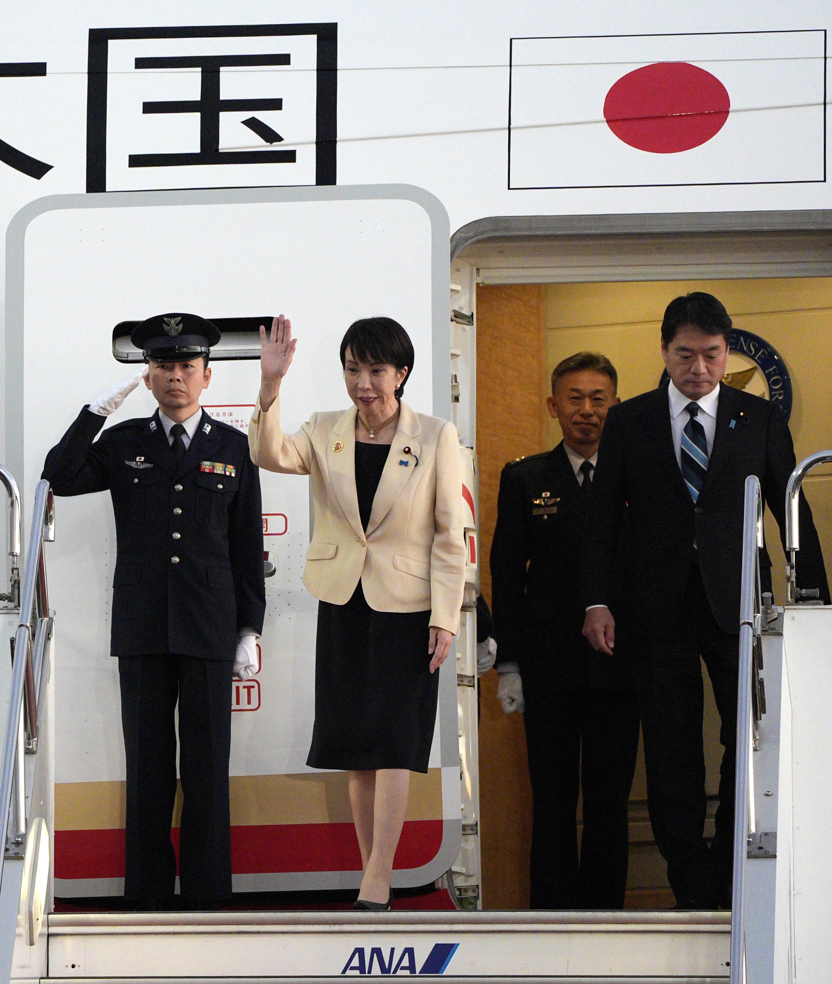 高市早苗首相が初外遊を終え帰国、政府専用機で羽田に到着 ASEANで外交