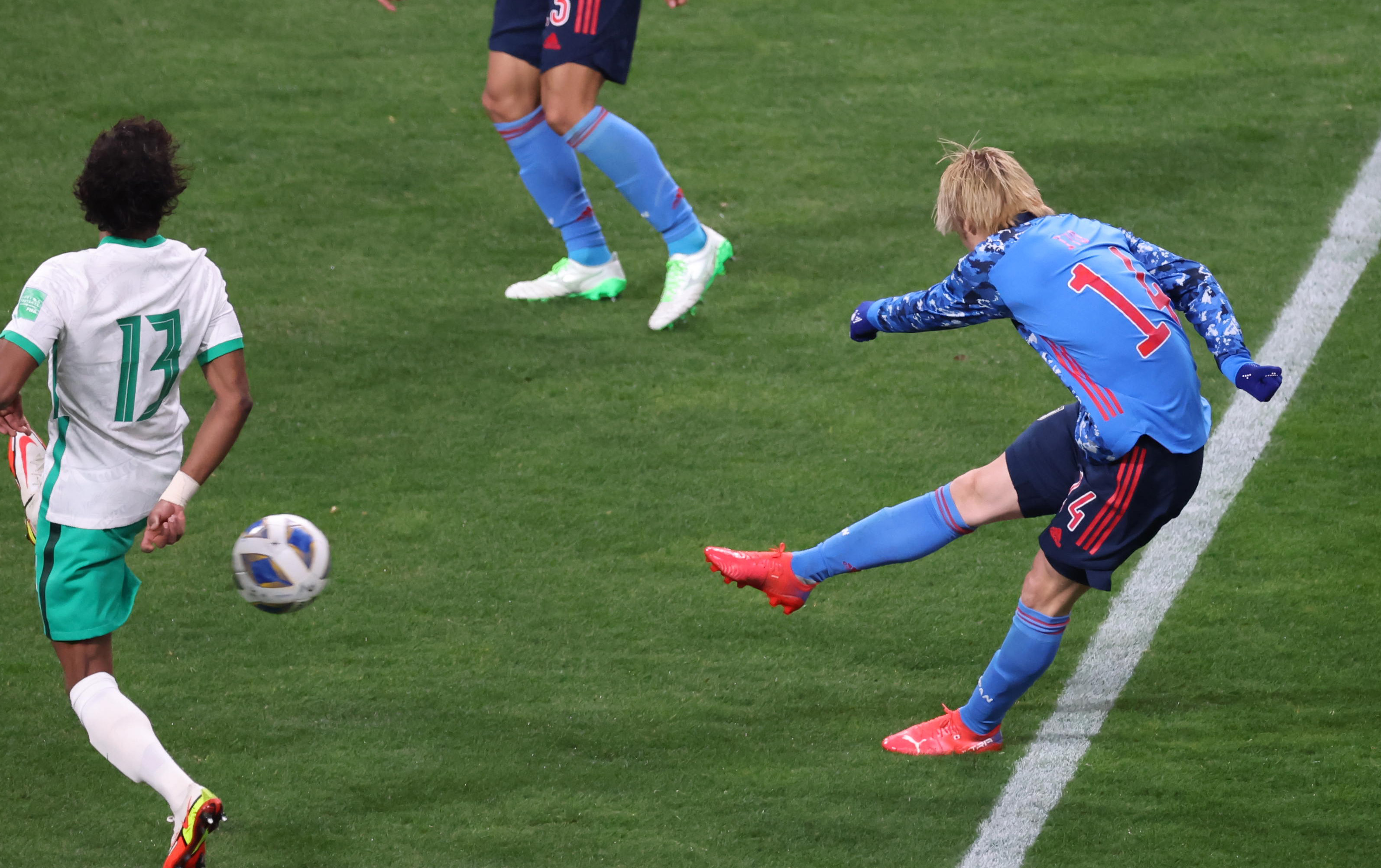 サッカー日本代表速報 ５ 伊東 右足振りぬき追加点 日本２ ０サウジ 産経ニュース