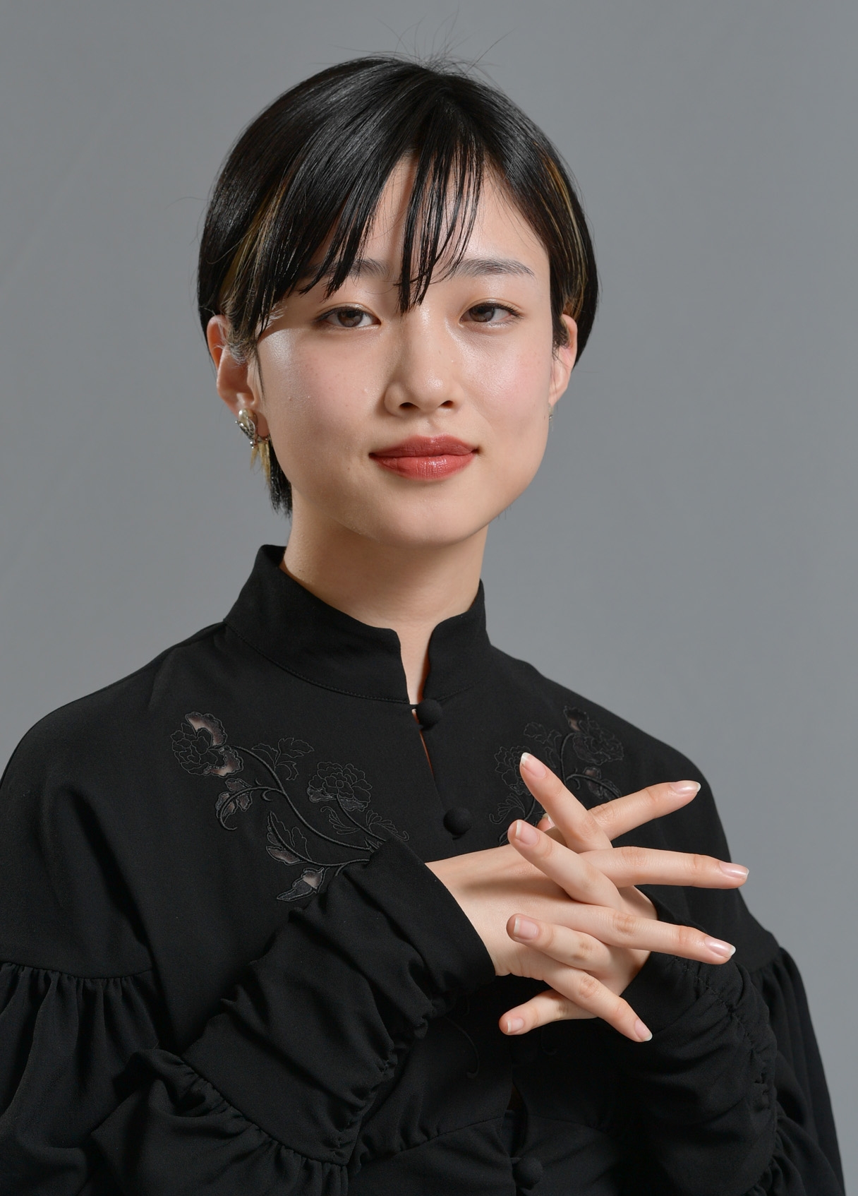 池松 壮 亮 妻