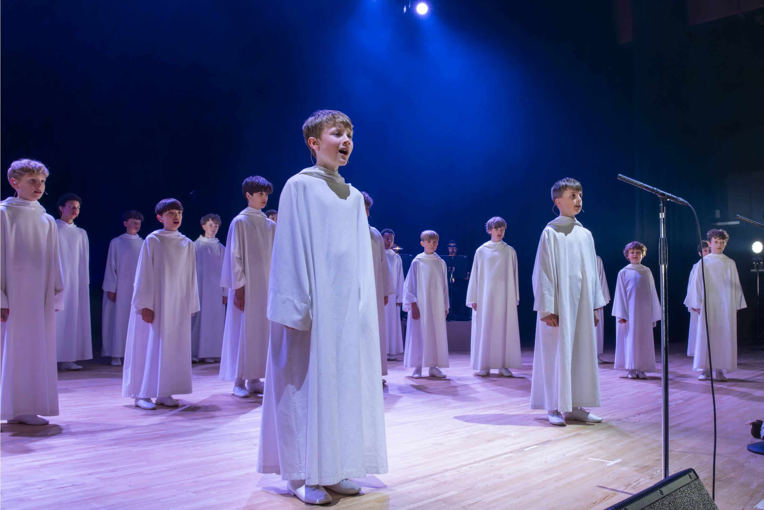 英国少年合唱団「リベラ」が来日公演 〝エンジェル・ボイス〟で観客を
