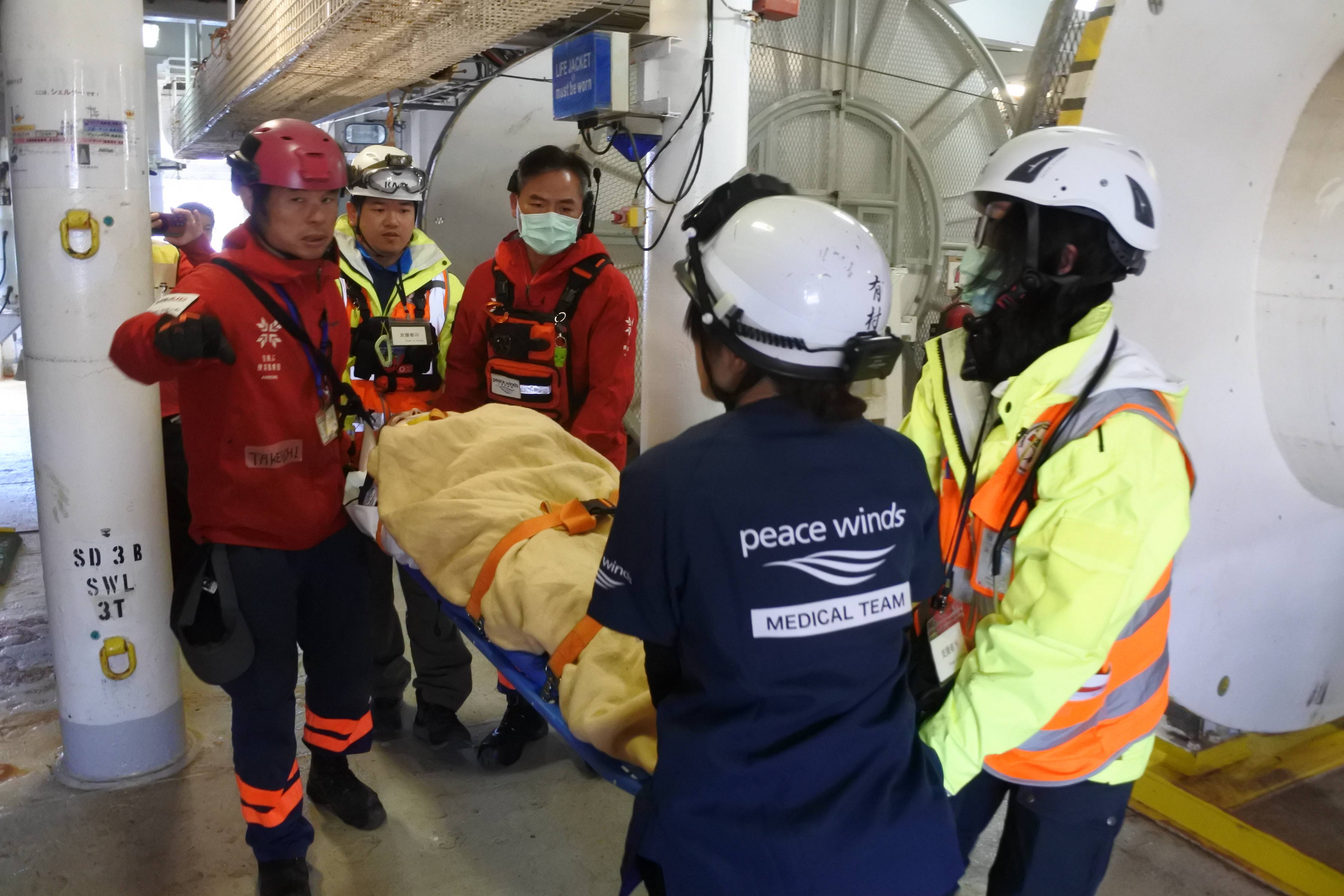 次々と運ばれる負傷者、鳴り響く警報音 災害に備える国内初の医療支援