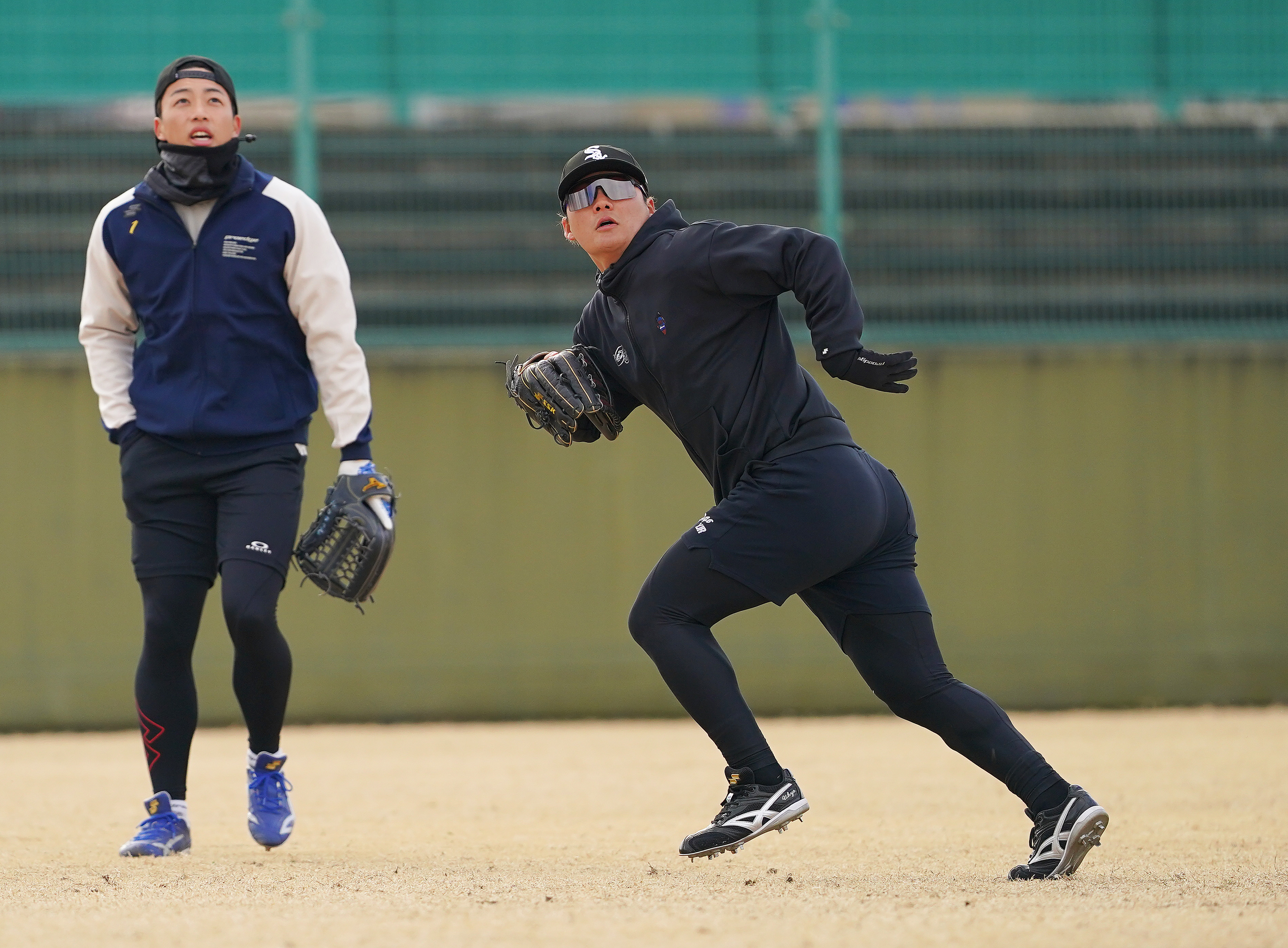 阪神・前川右京、竜・岡林からGグラブの技つかむ 兄の紹介で名手と