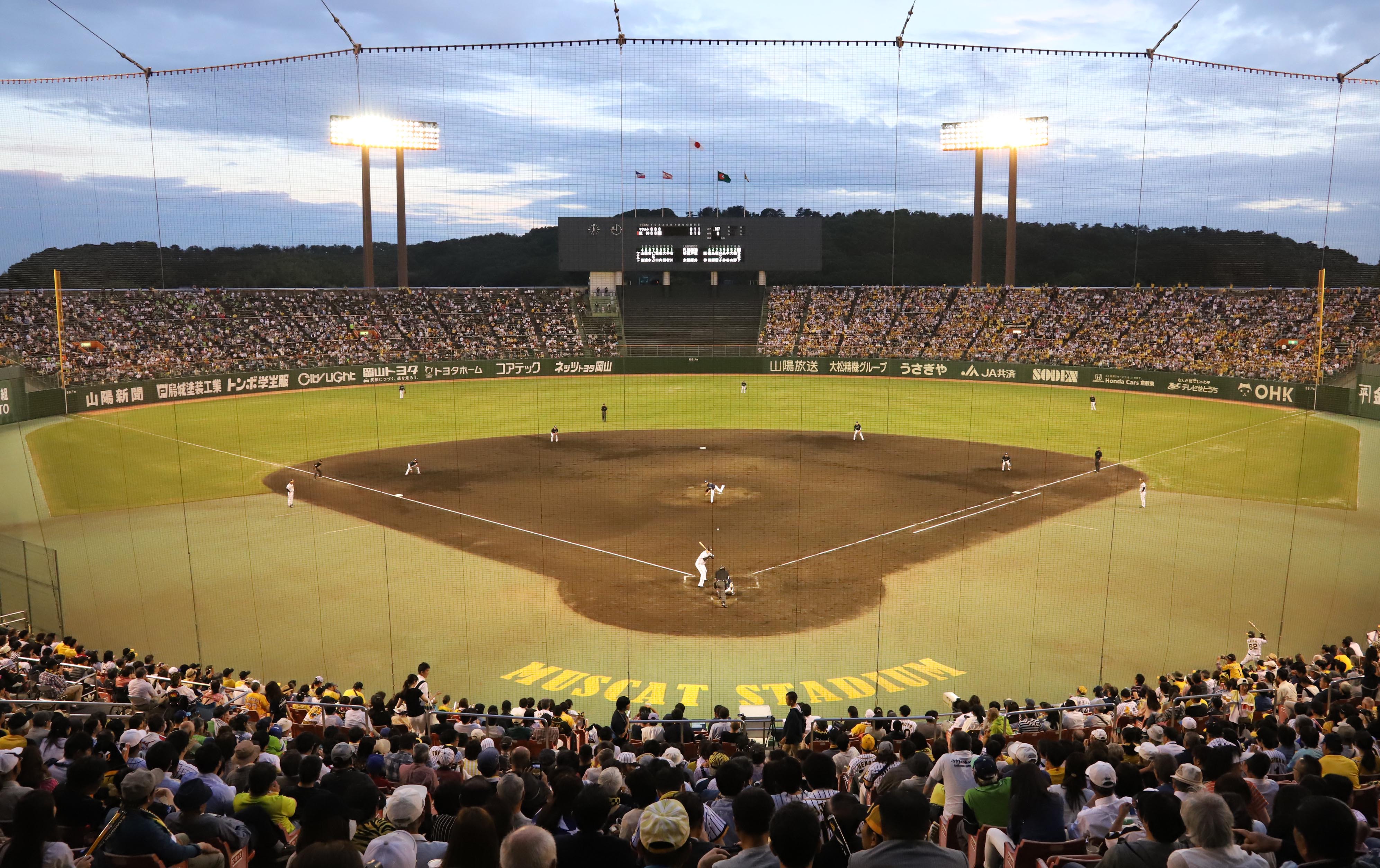 4年ぶり阪神1軍公式戦の倉敷に虎フィーバー 徹夜組も!! チケット 4年ぶり阪神1軍公式戦の倉敷に虎フィーバー 徹夜組も!! チケット