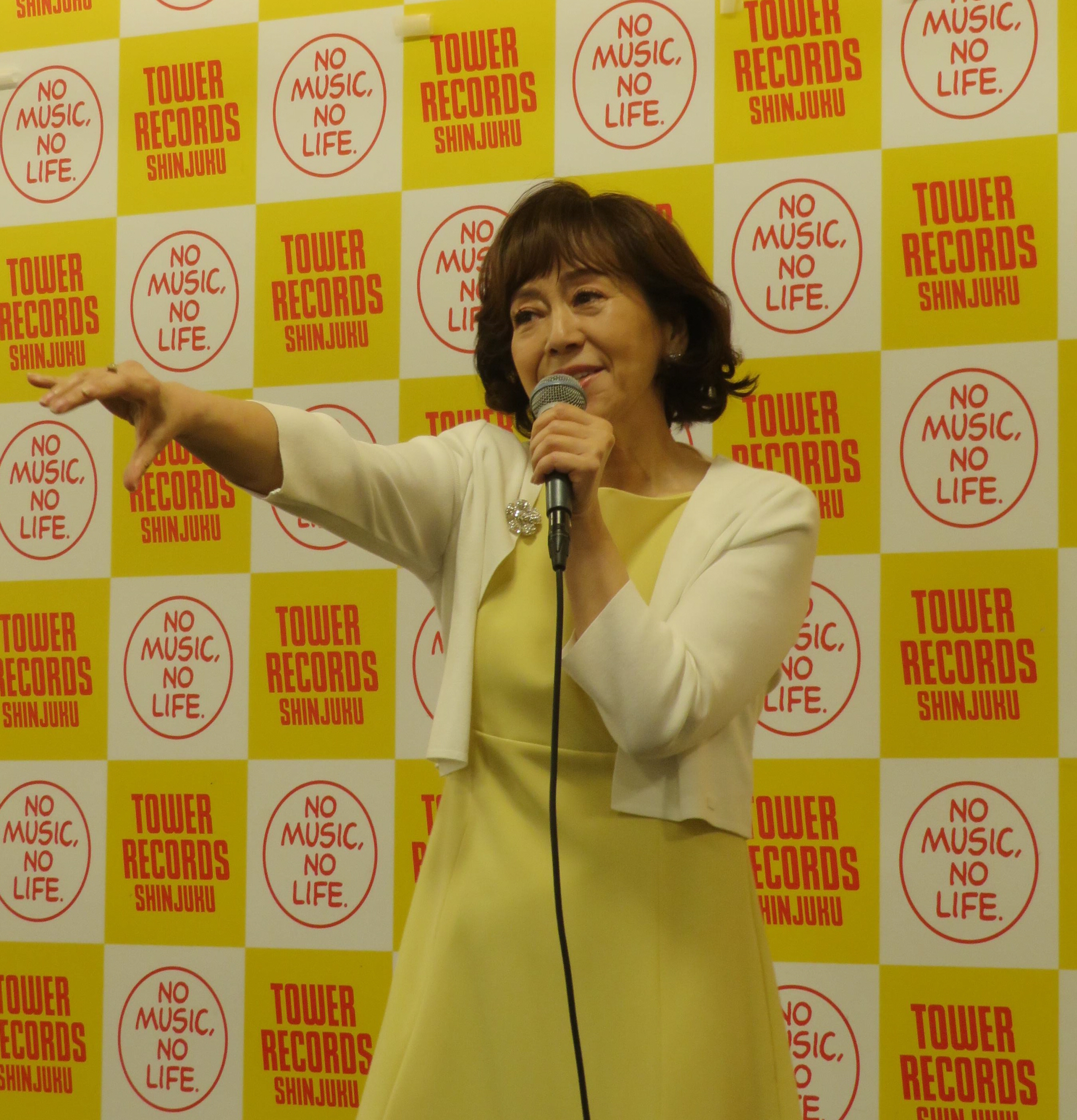 岩崎良美、45周年ライブ盤発売イベントで「タッチ」熱唱 B'z稲葉浩志の