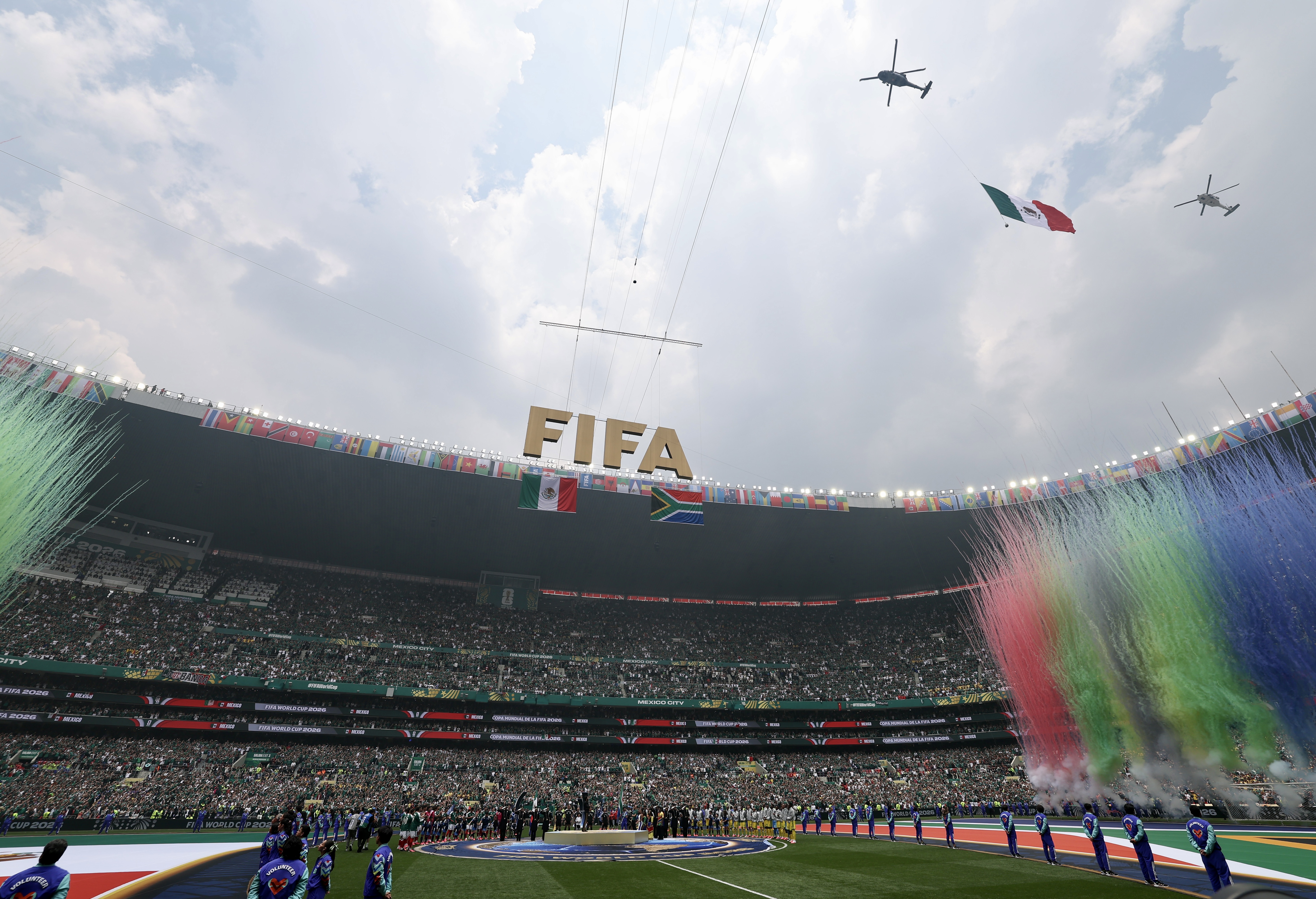 ソンブレロが舞い「聖地」に響く大歓声 サッカー北中米W杯 メキシコで