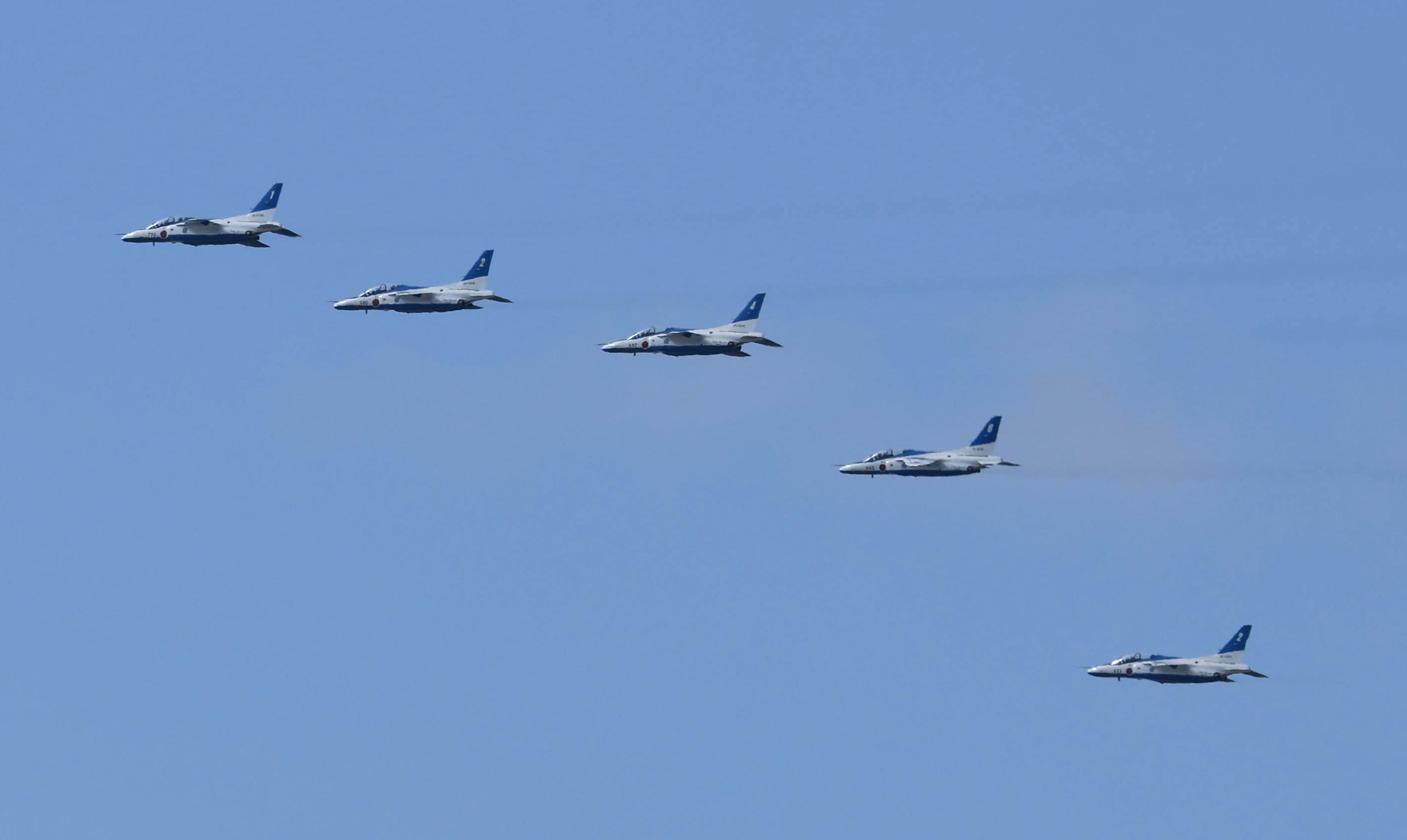 ブエノスアイレス飛行記 津波復興祈念公園上空に白いスモーク ブルーインパルス飛行、宮城