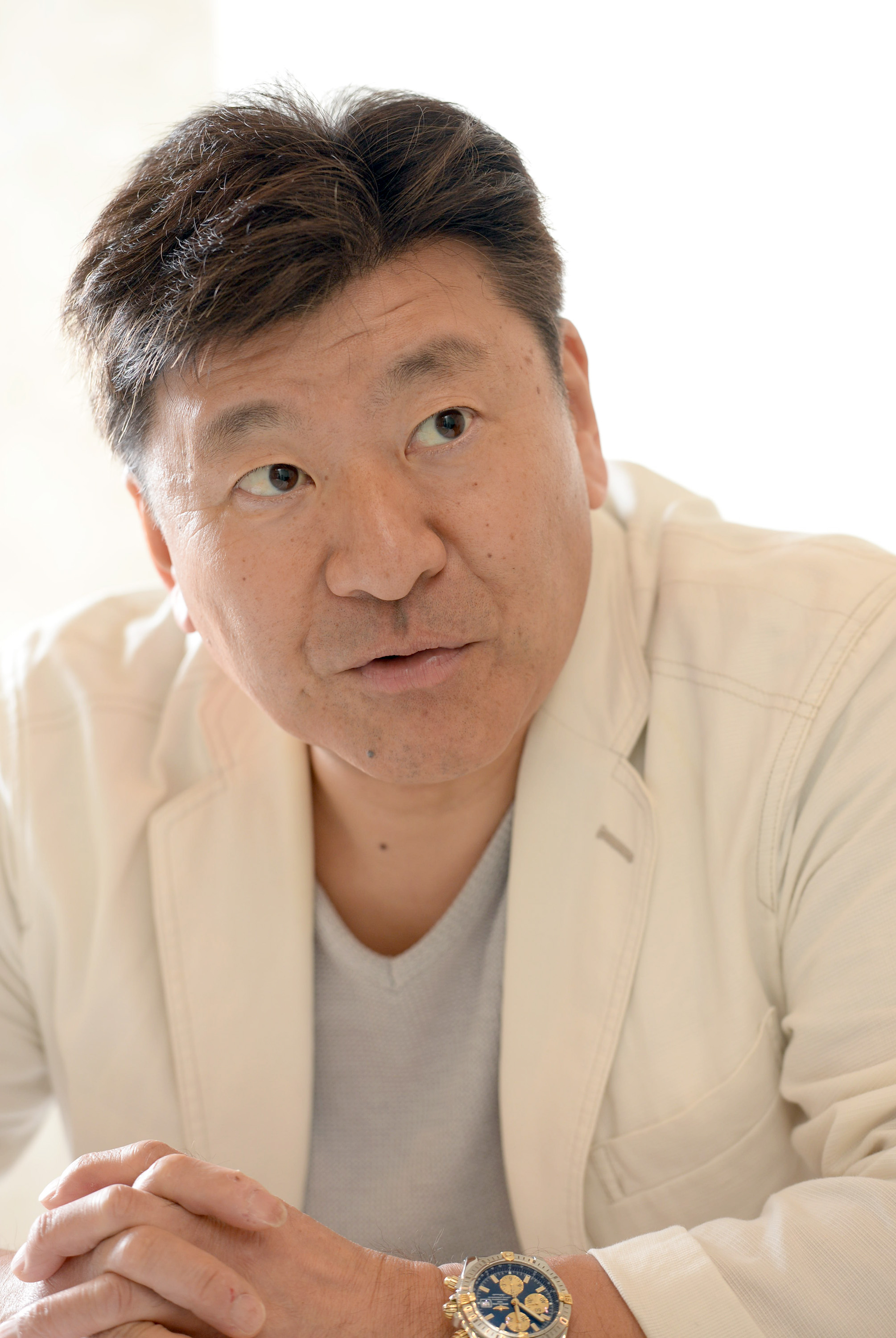 作家の鈴木光司さん死去、68歳 「リング」「らせん」でホラーブームの
