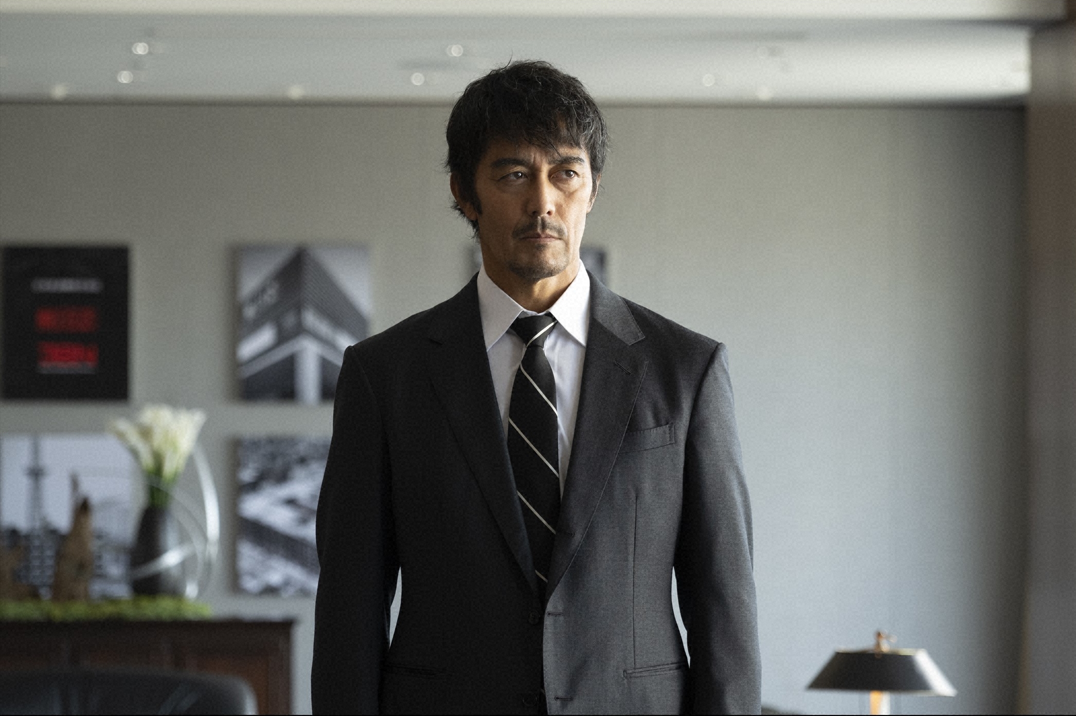 阿部寛主演・日曜劇場『キャスター』、主題歌は現役女子高生tuki